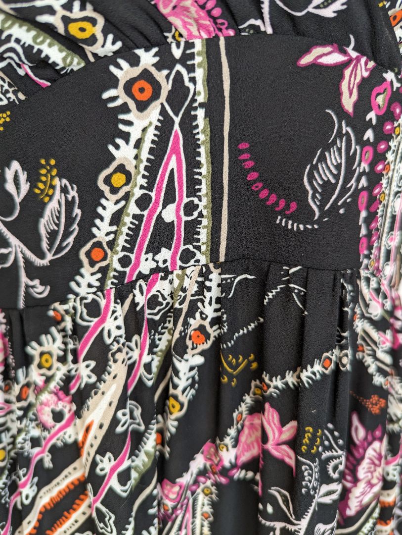 White House Black Market Size: S Maxi