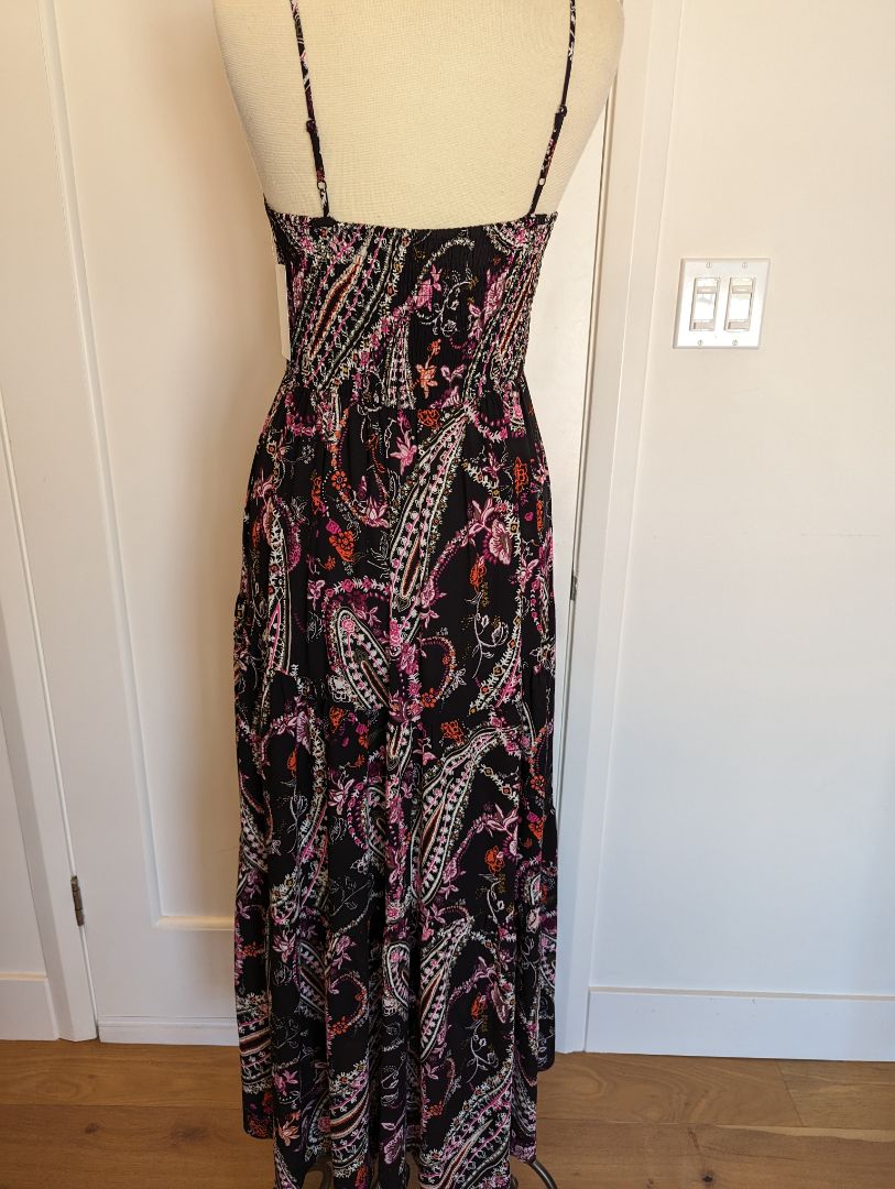 White House Black Market Size: S Maxi