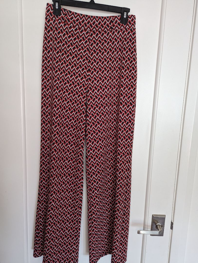ASOS Size: 6 Flare