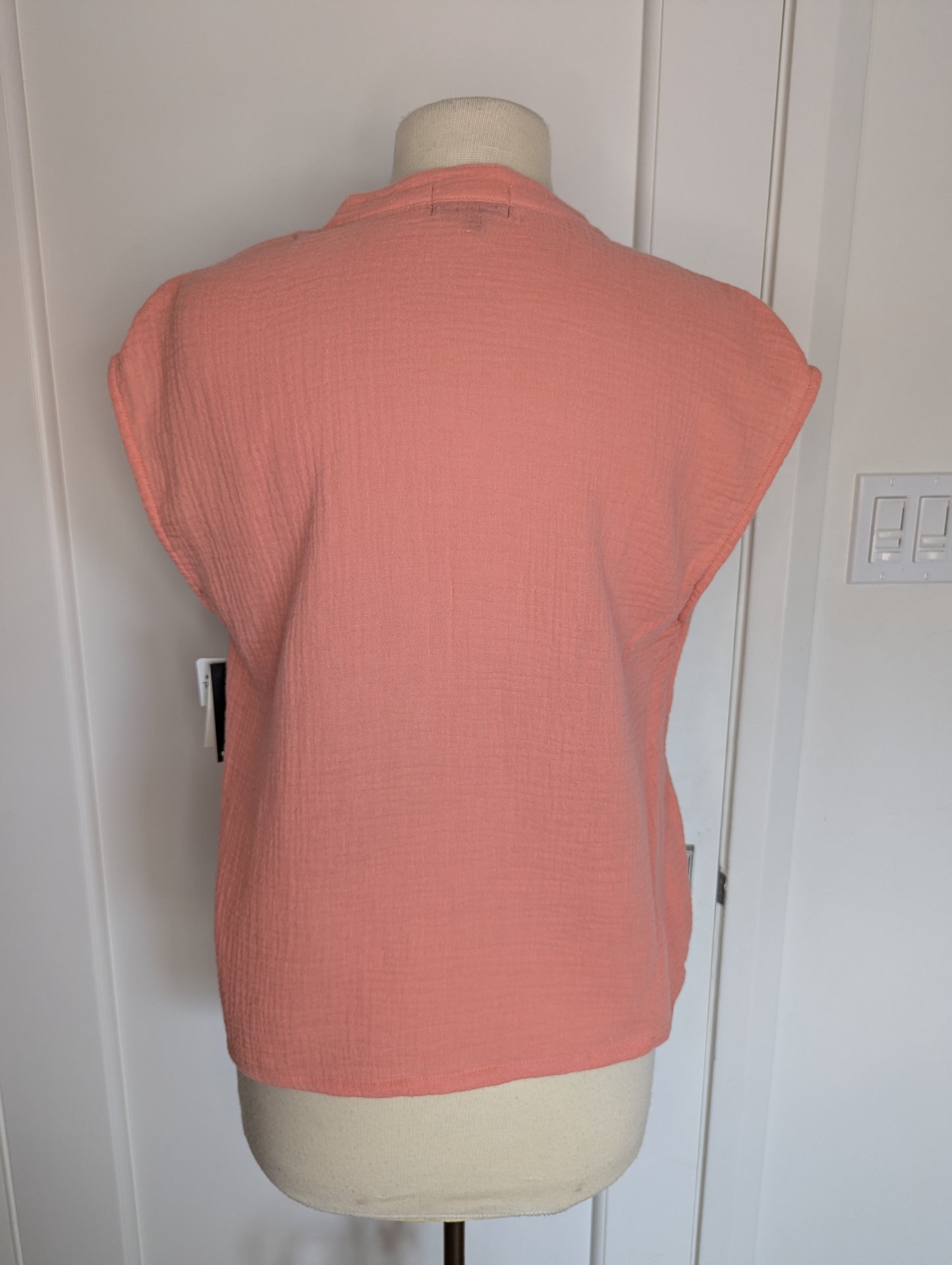 Monrow Size: M Gauze Top