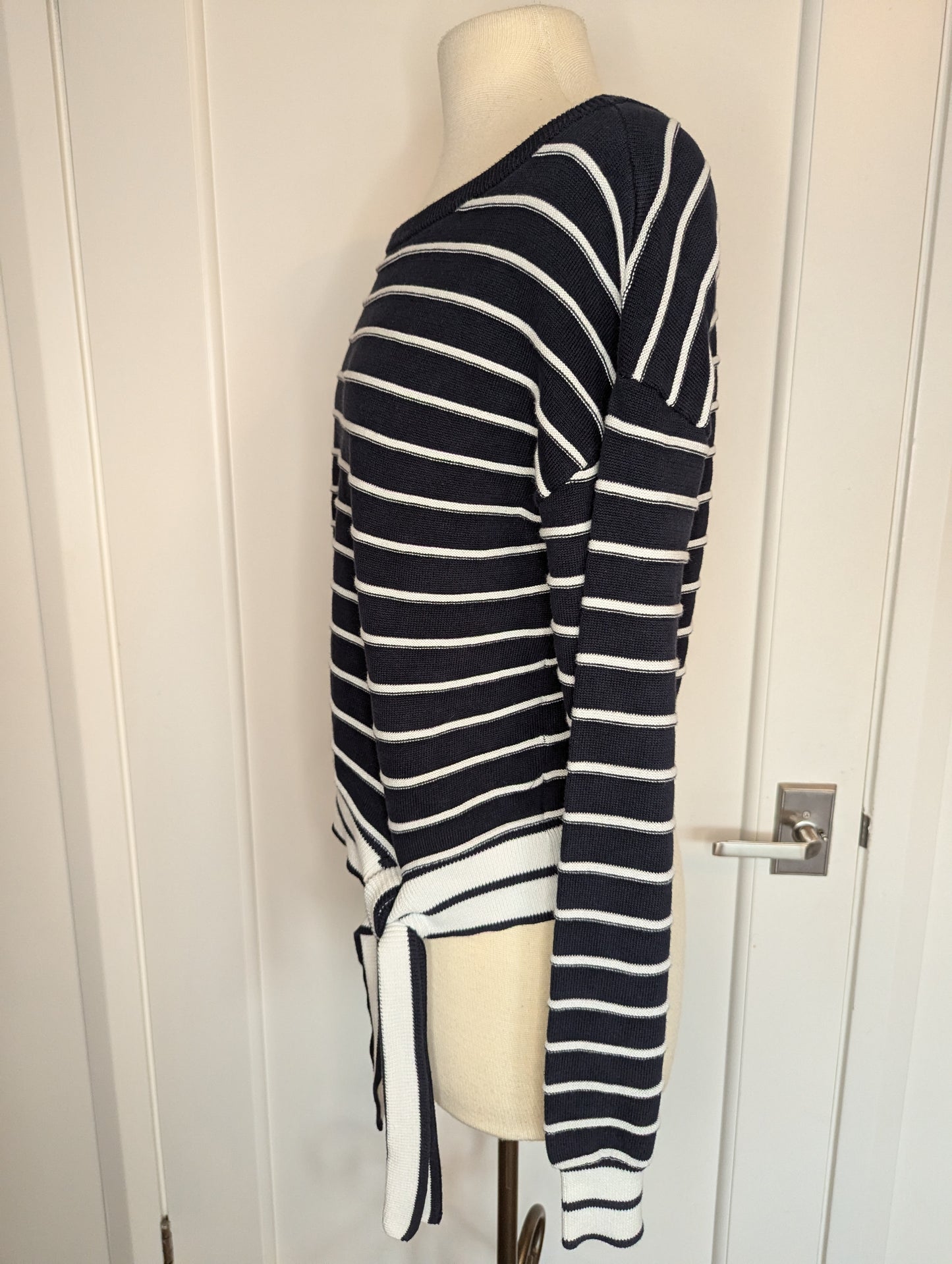 Intermix Size: M Sweater