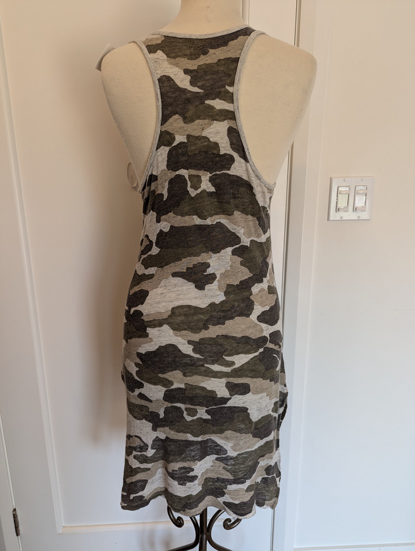 Majestic Dress Size: L/XL