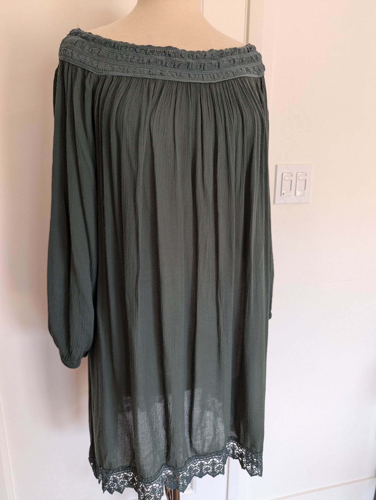 Tula Rosa Dress Size: M