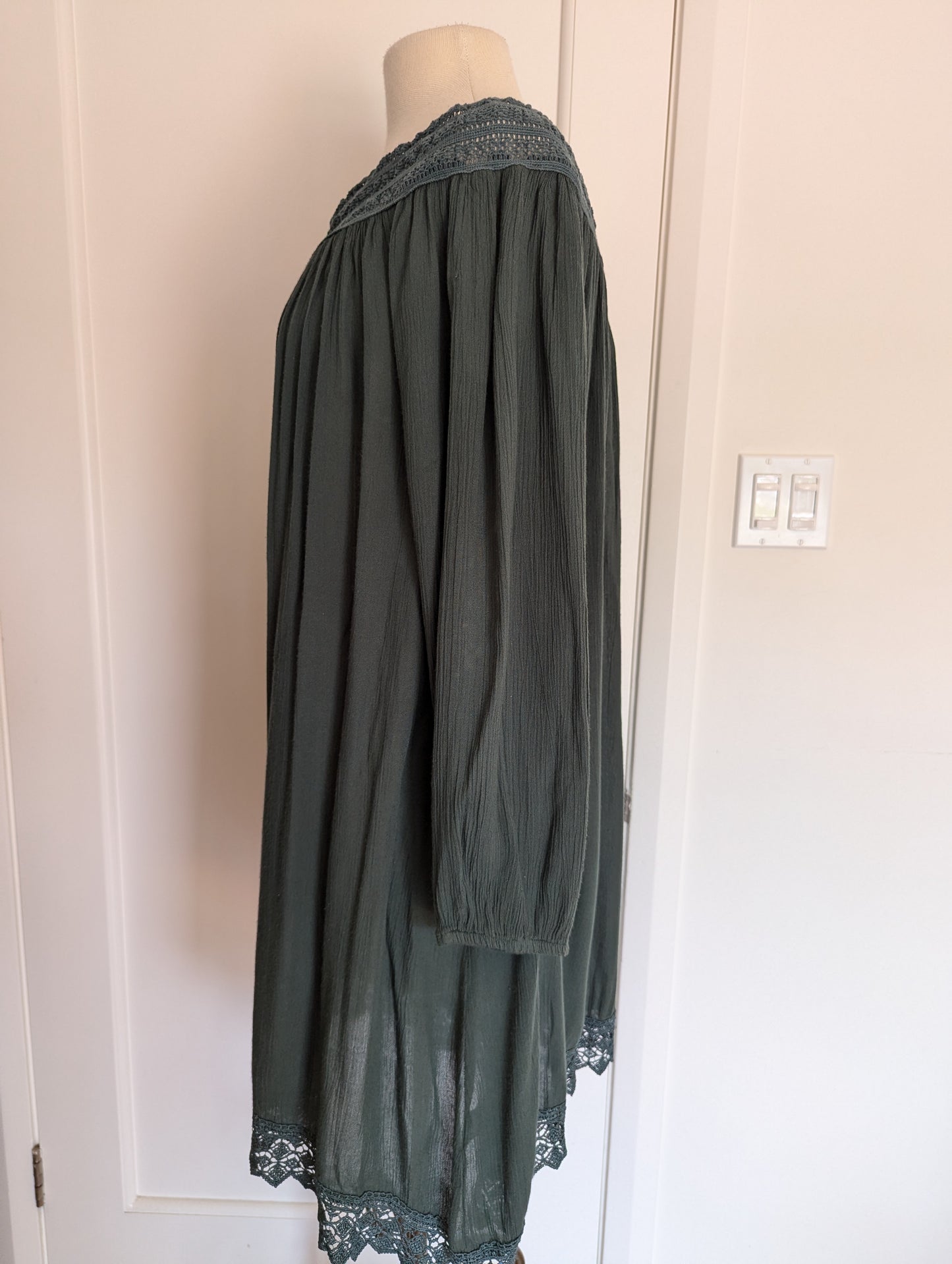 Tula Rosa Dress Size: M