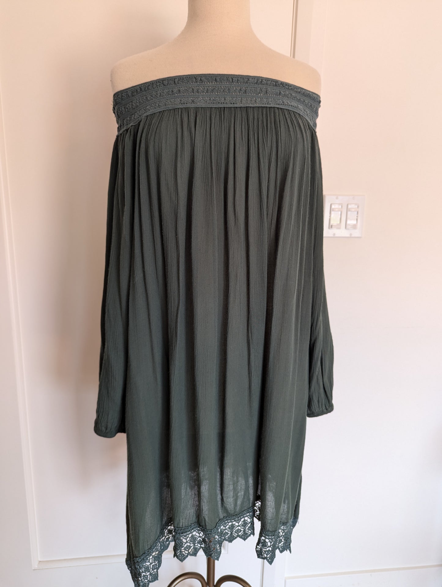 Tula Rosa Dress Size: M
