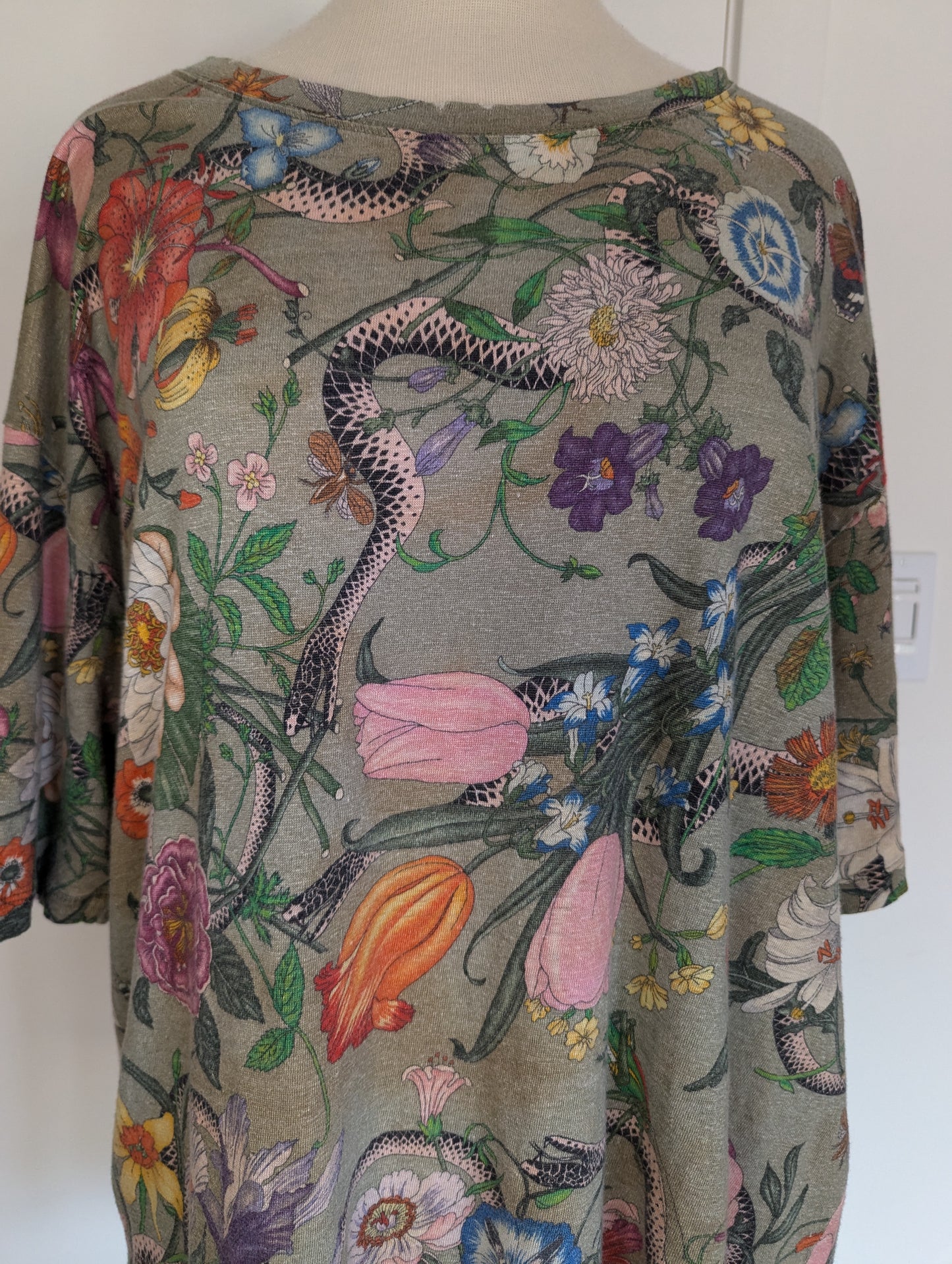 Gucci Tee Size: XXL