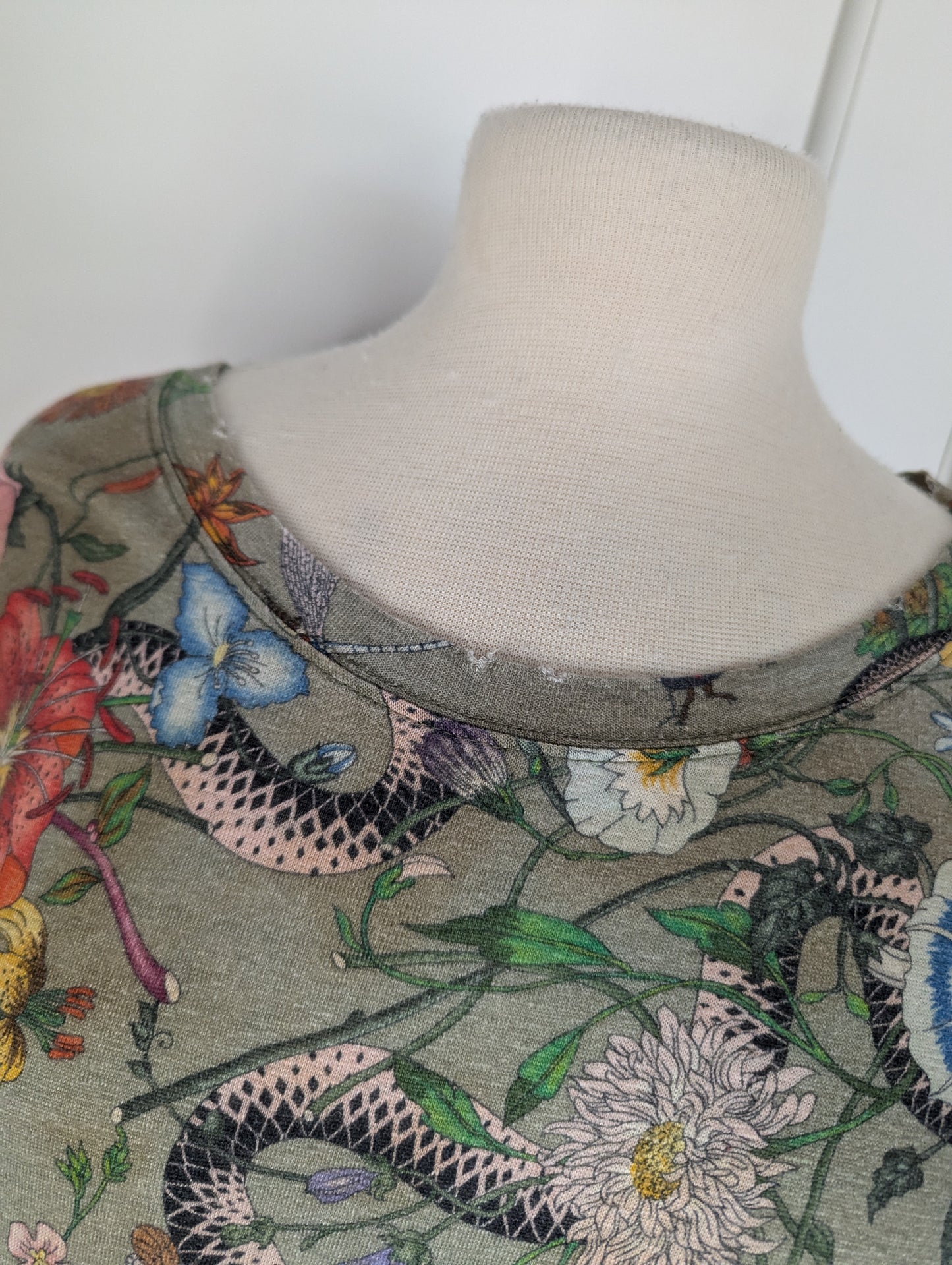 Gucci Tee Size: XXL