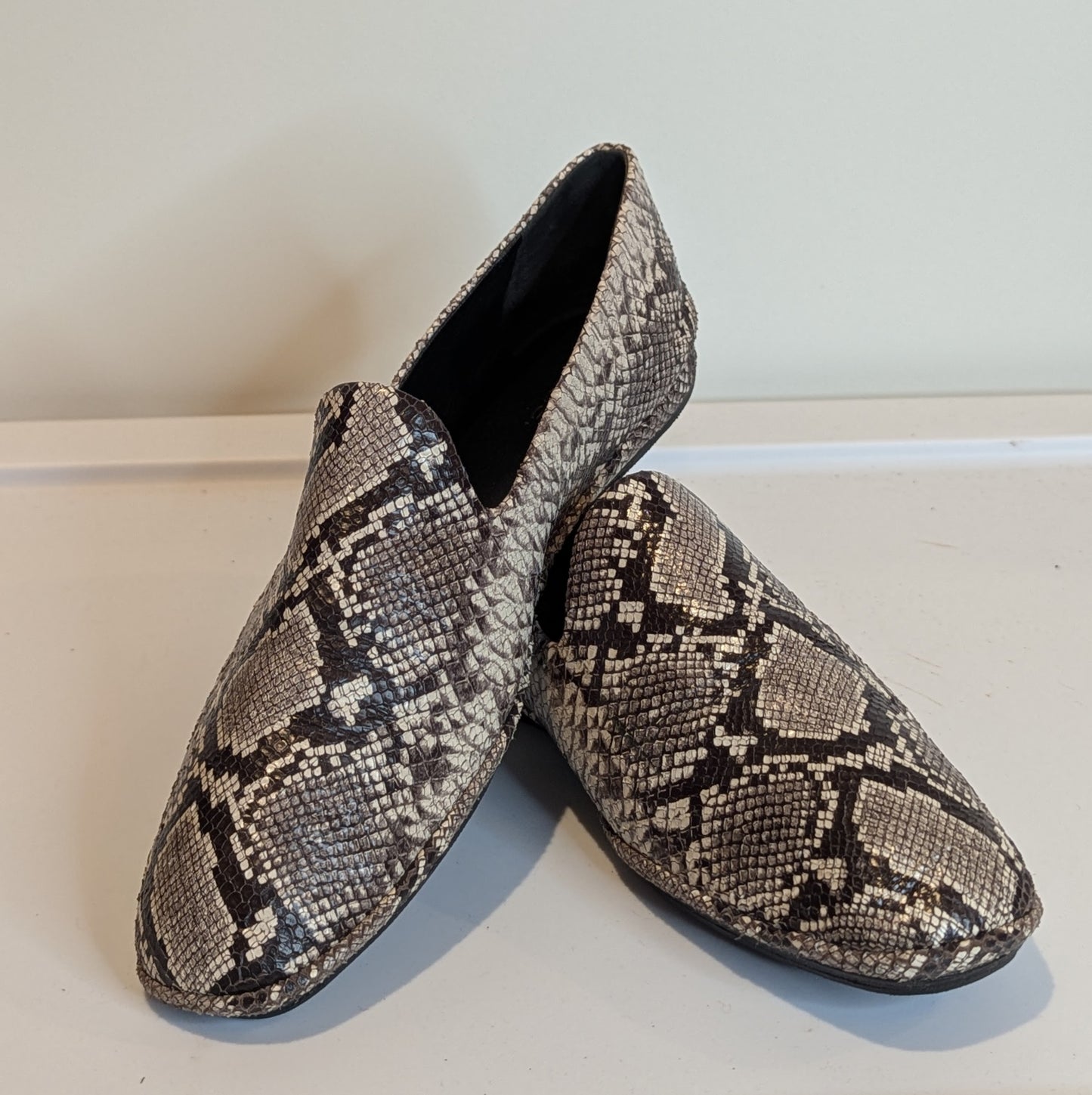 Vince Paz Flats Size: 9