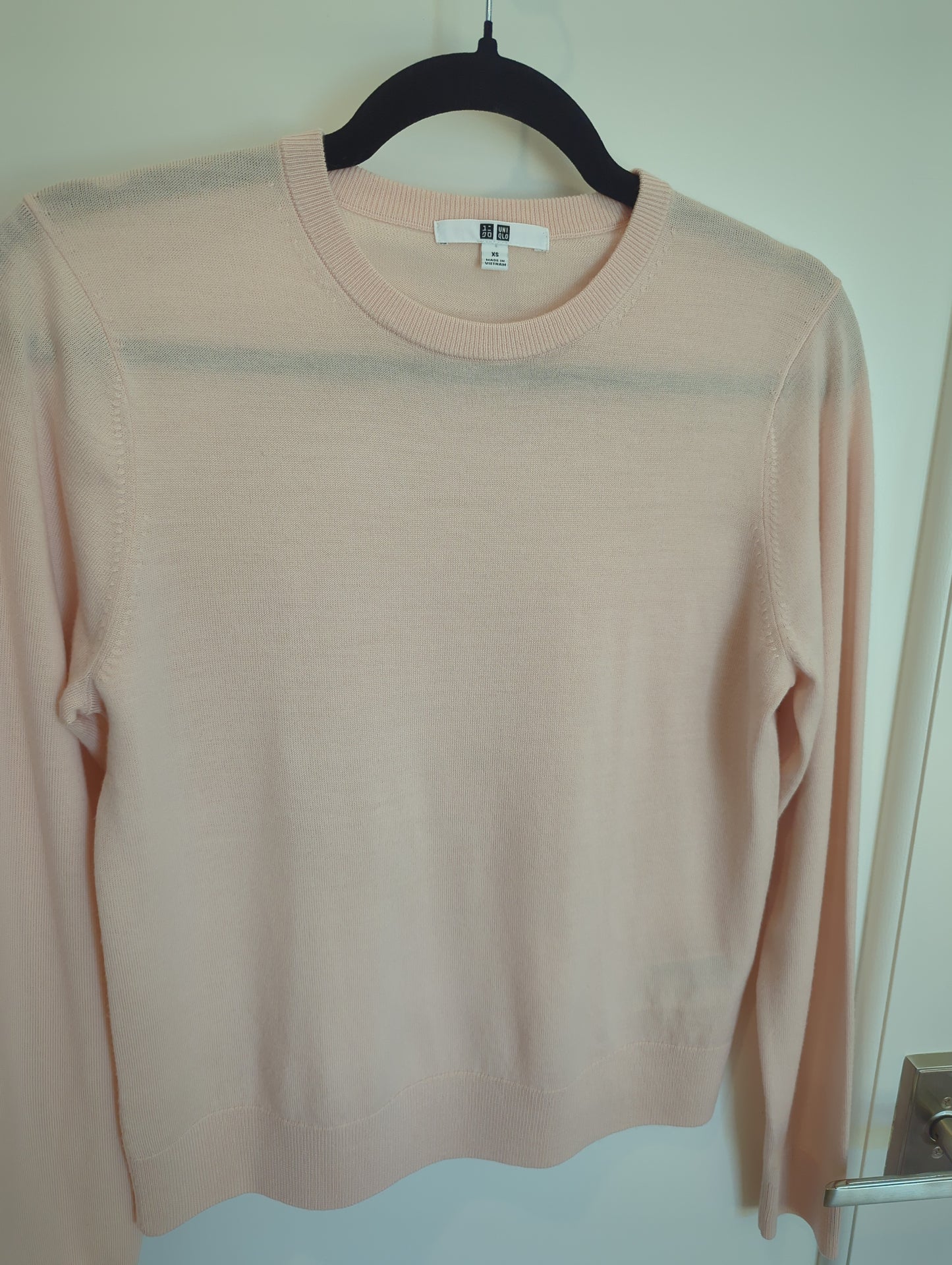 Uniqlo Fine Wool Sweater Size: XS