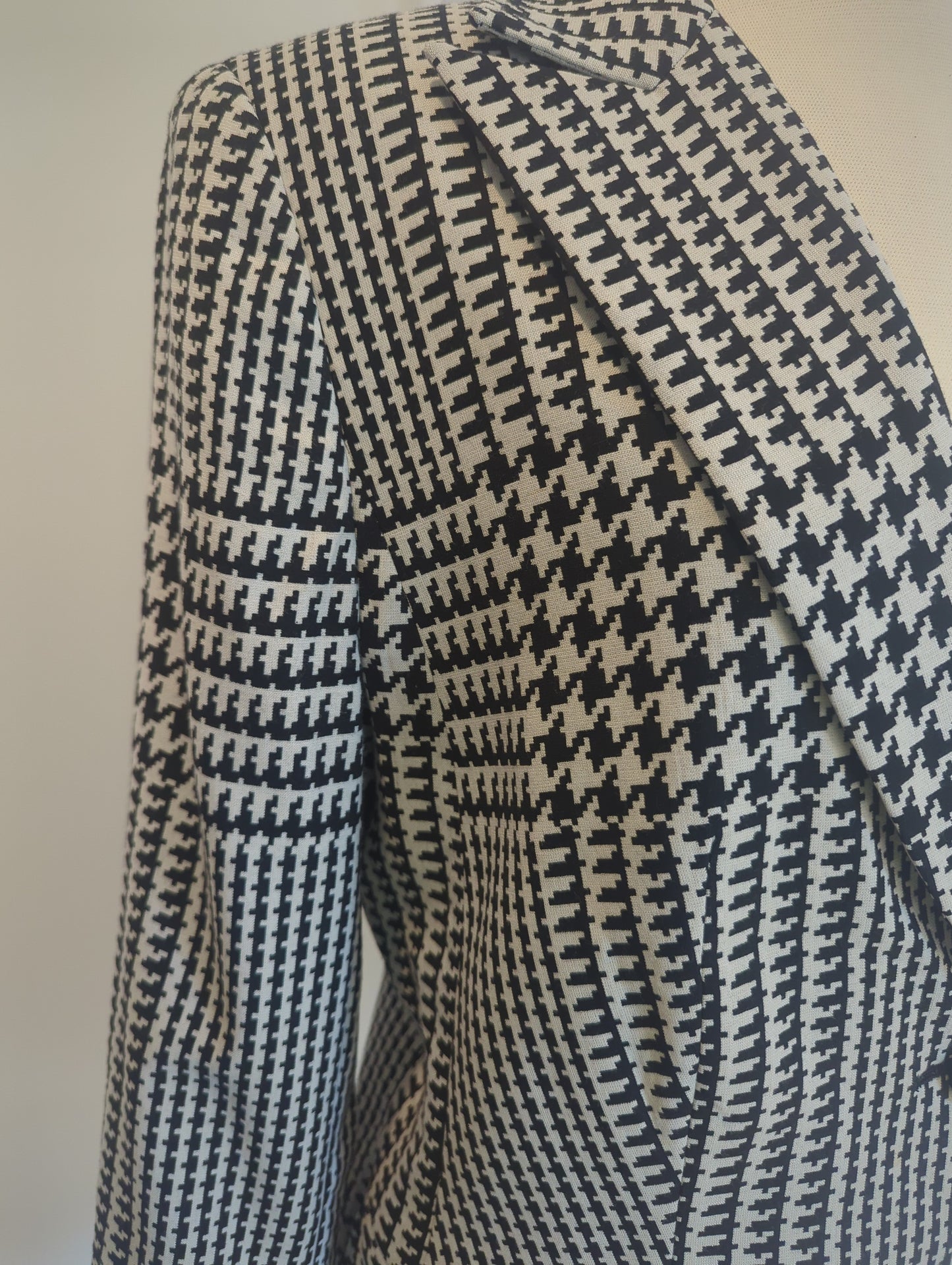 Escada Blazer Size: 44/12