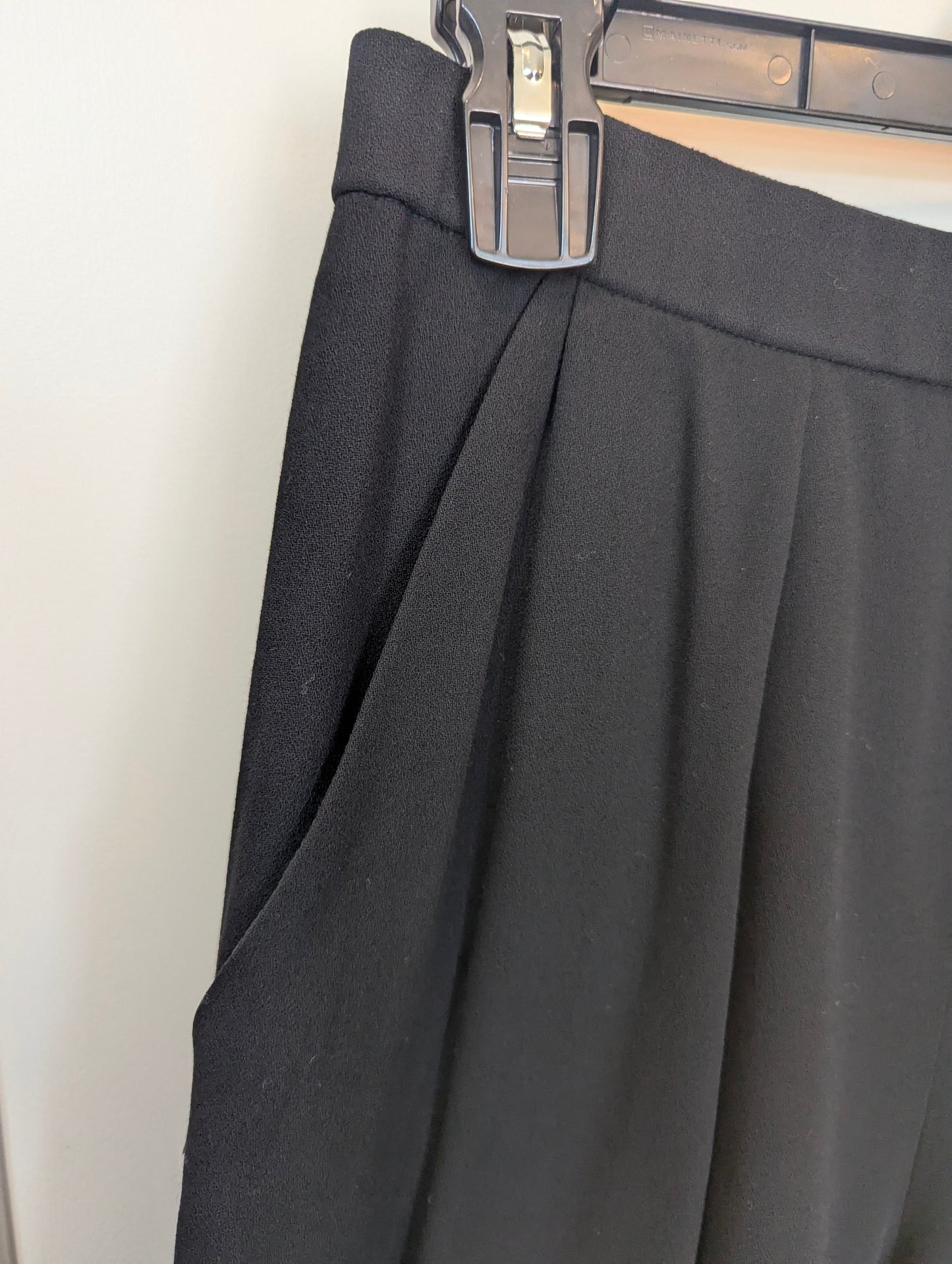 Donna Karan Black Label Trouser Shorts  Size: 12