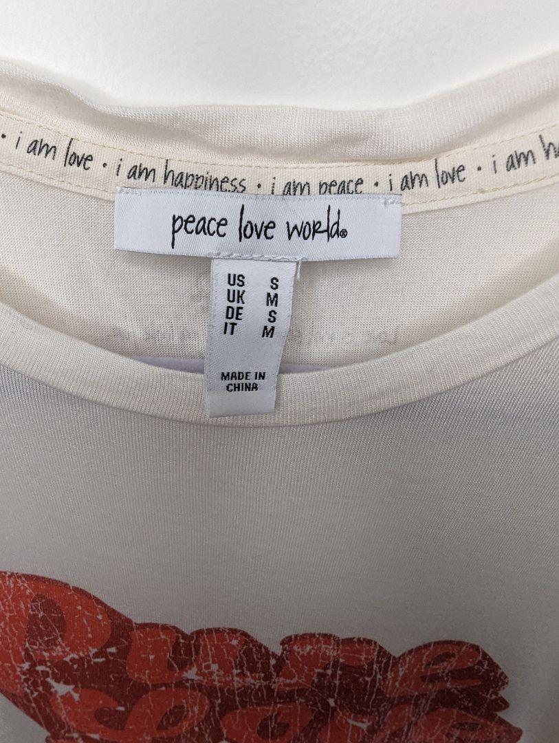 Peace Love World  Size: S Tee