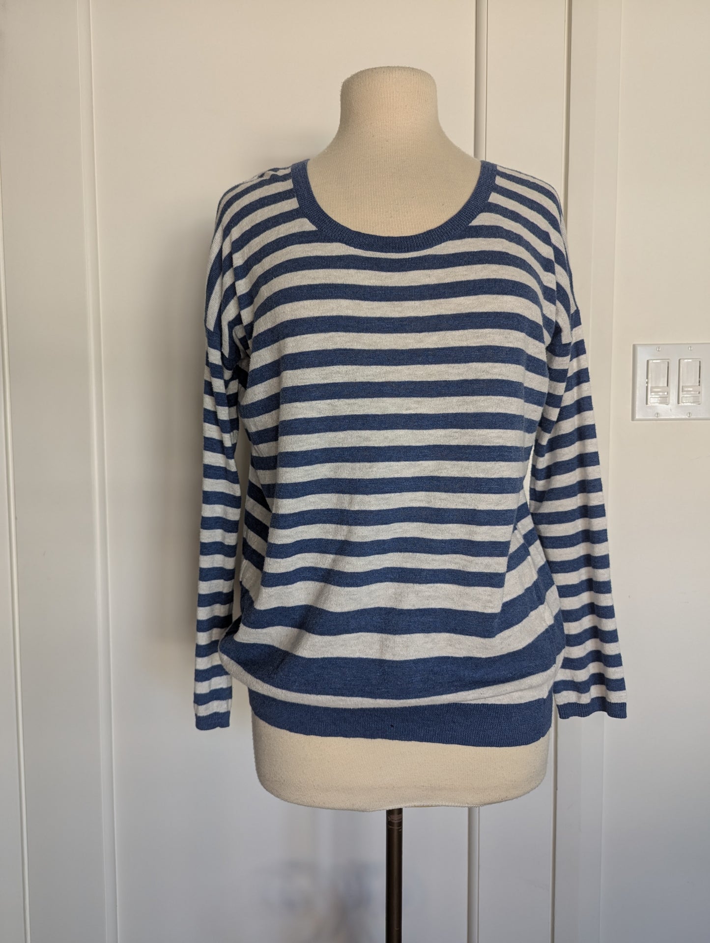 Vince  Size: M Blue/White stripe sweater