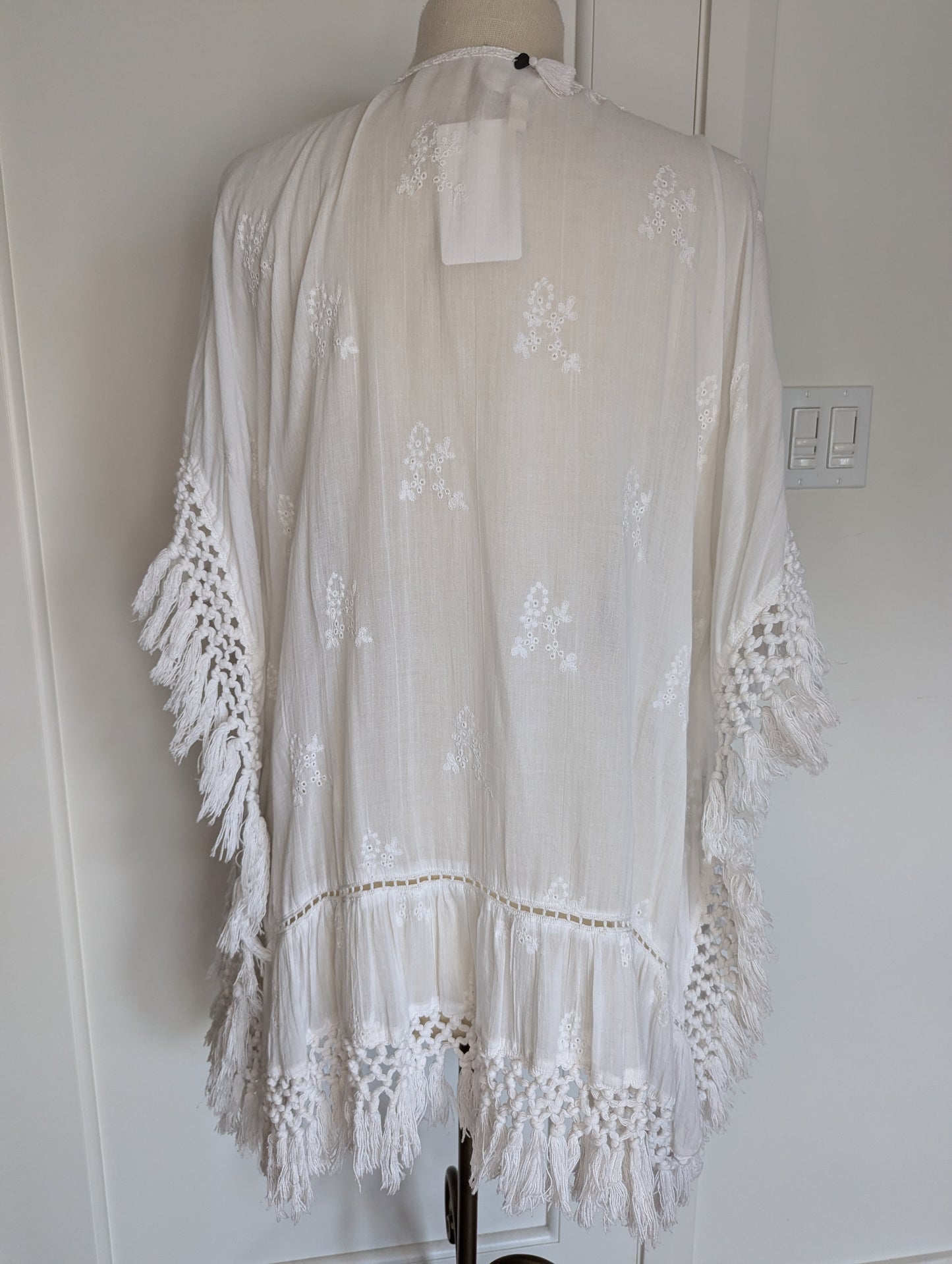 Z & L  Size: M/L Coverup