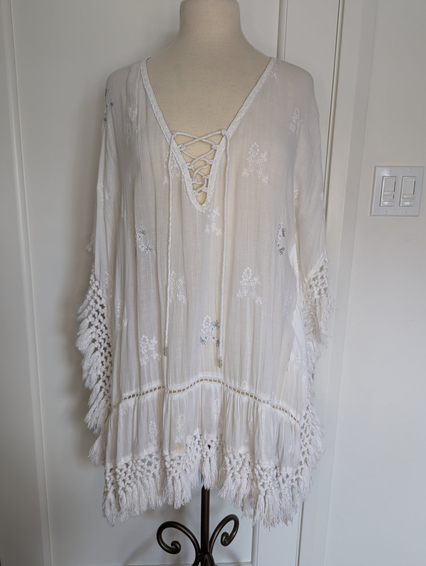 Z & L  Size: M/L Coverup