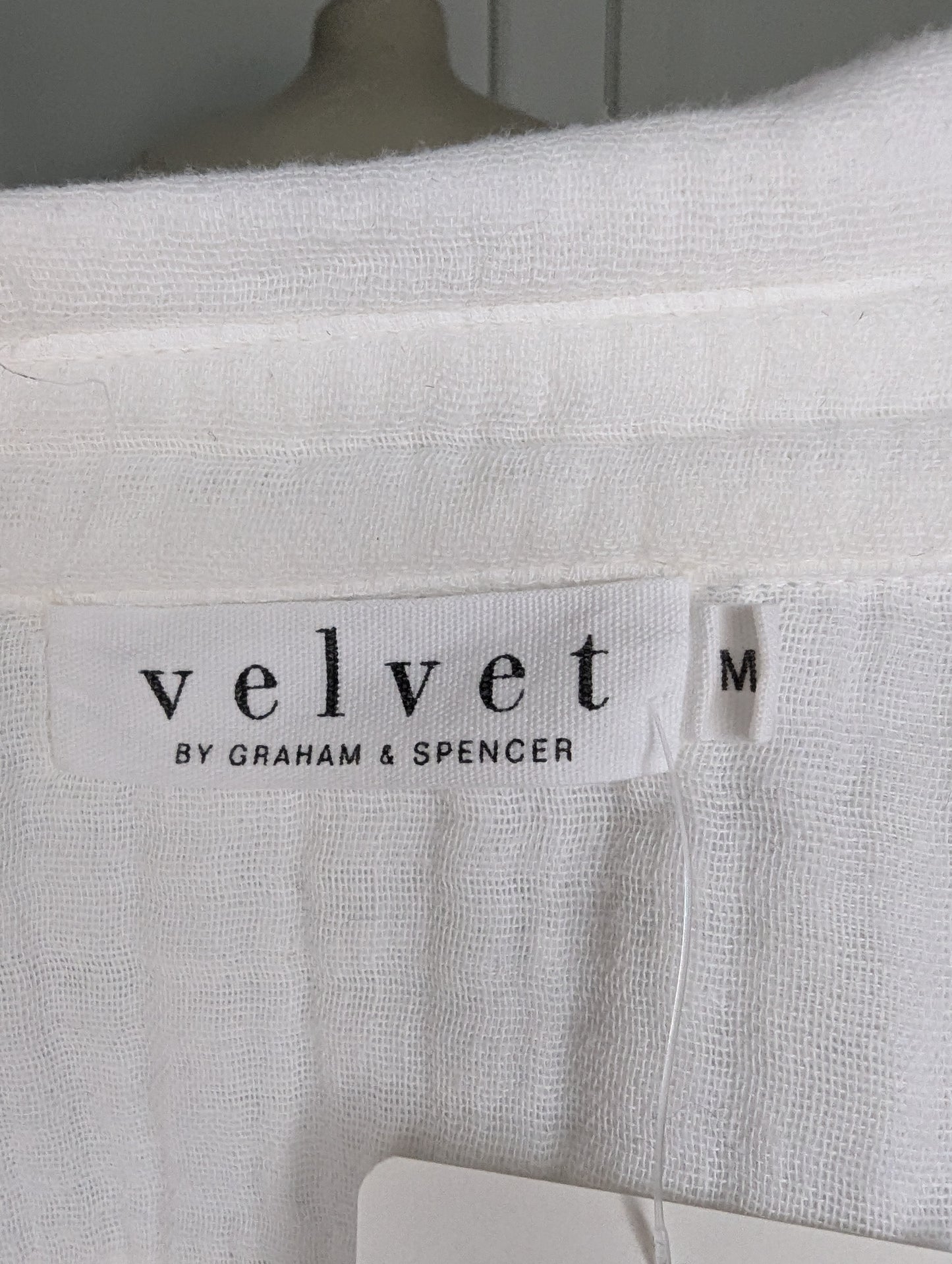 Velvet by Graham & Spencer Size: M