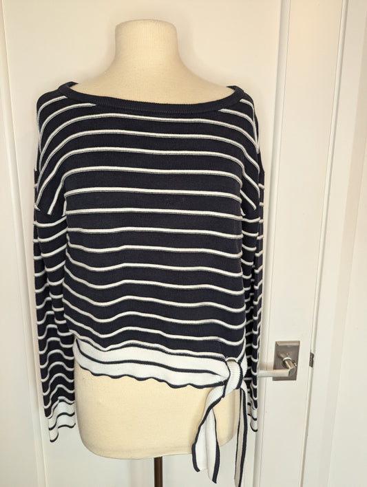 Intermix Size: M Sweater