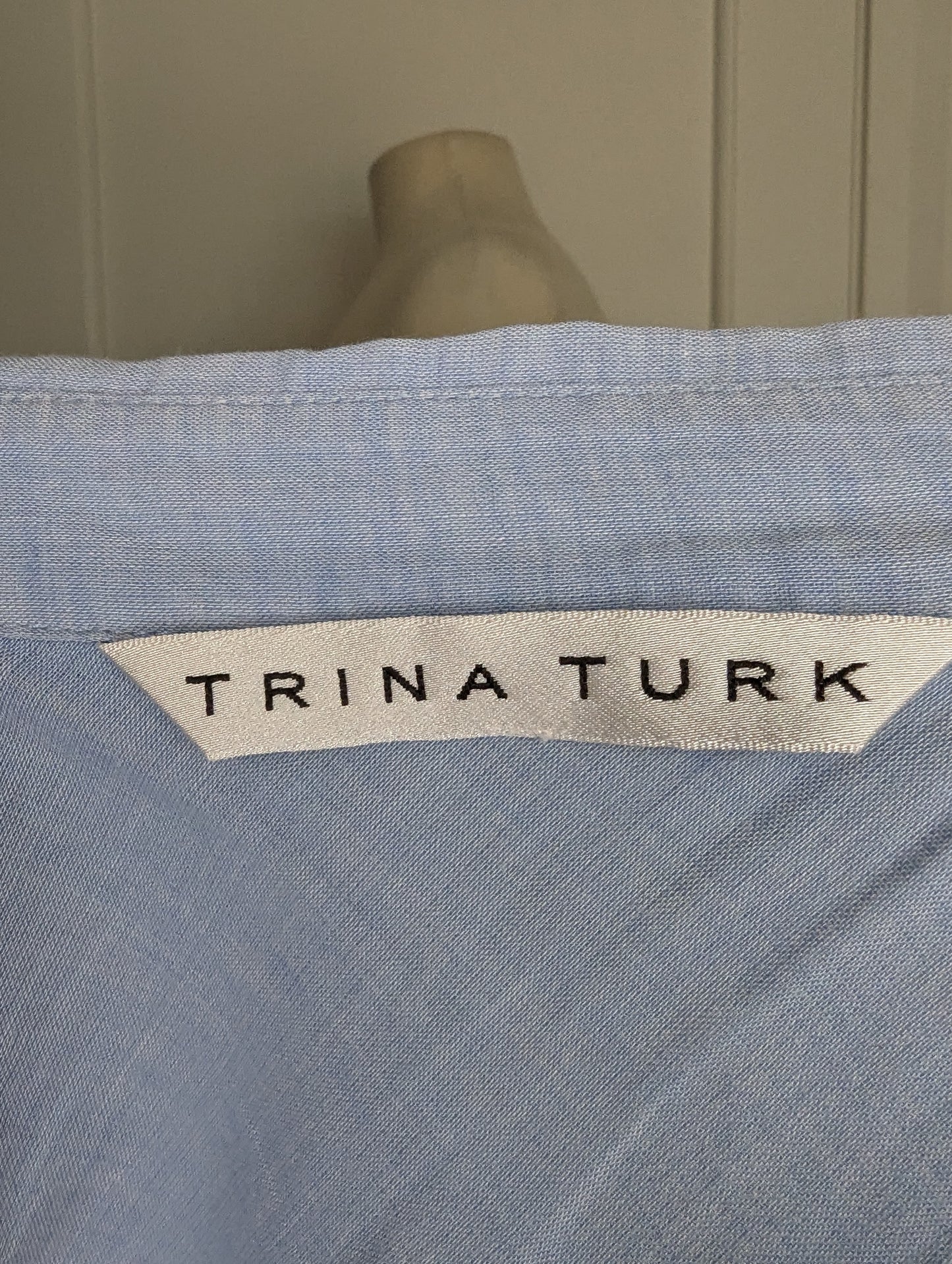 Trina Turk M/L light blue slvs button down