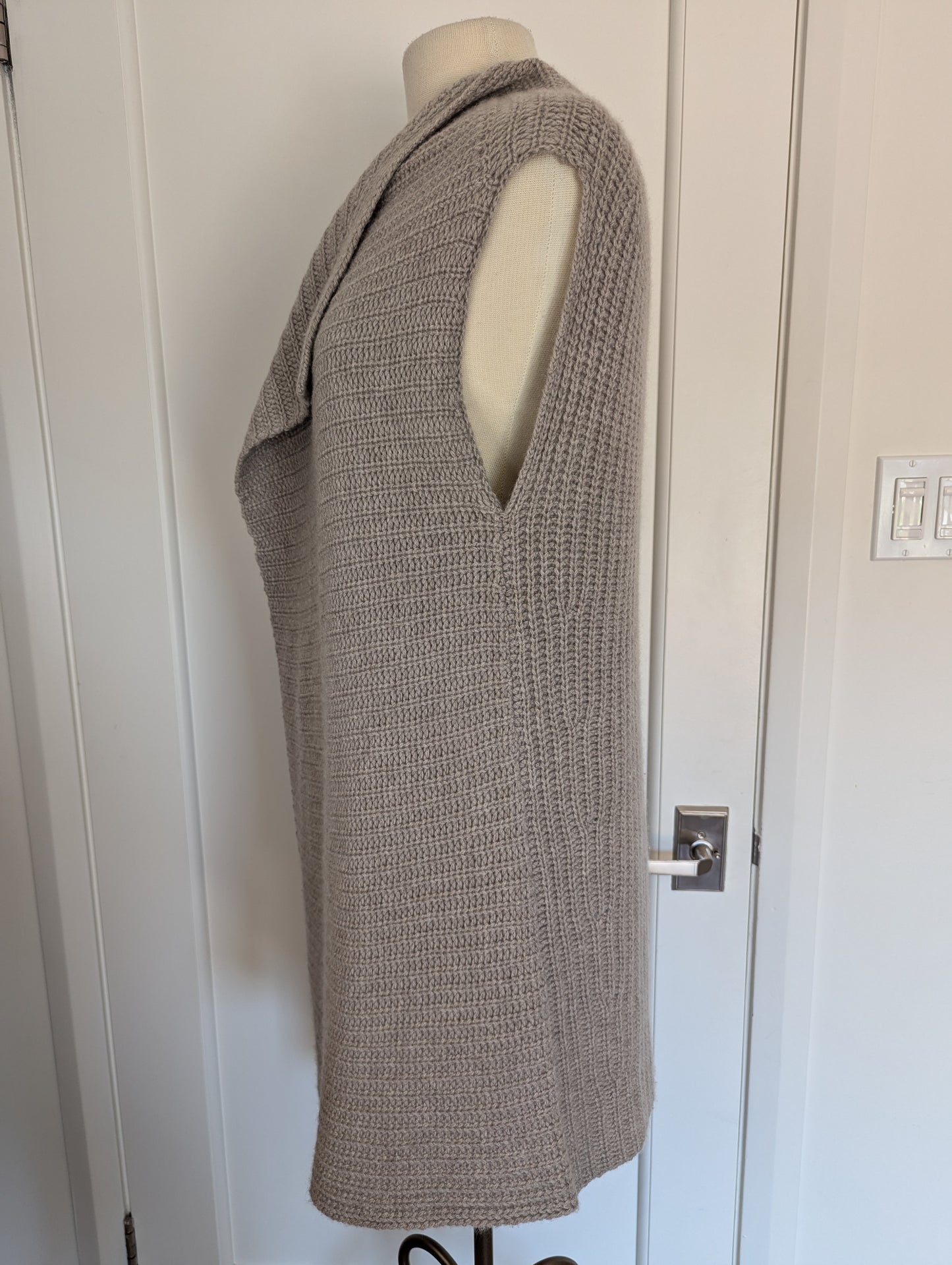 Ply Cashmere Gilet Size: M