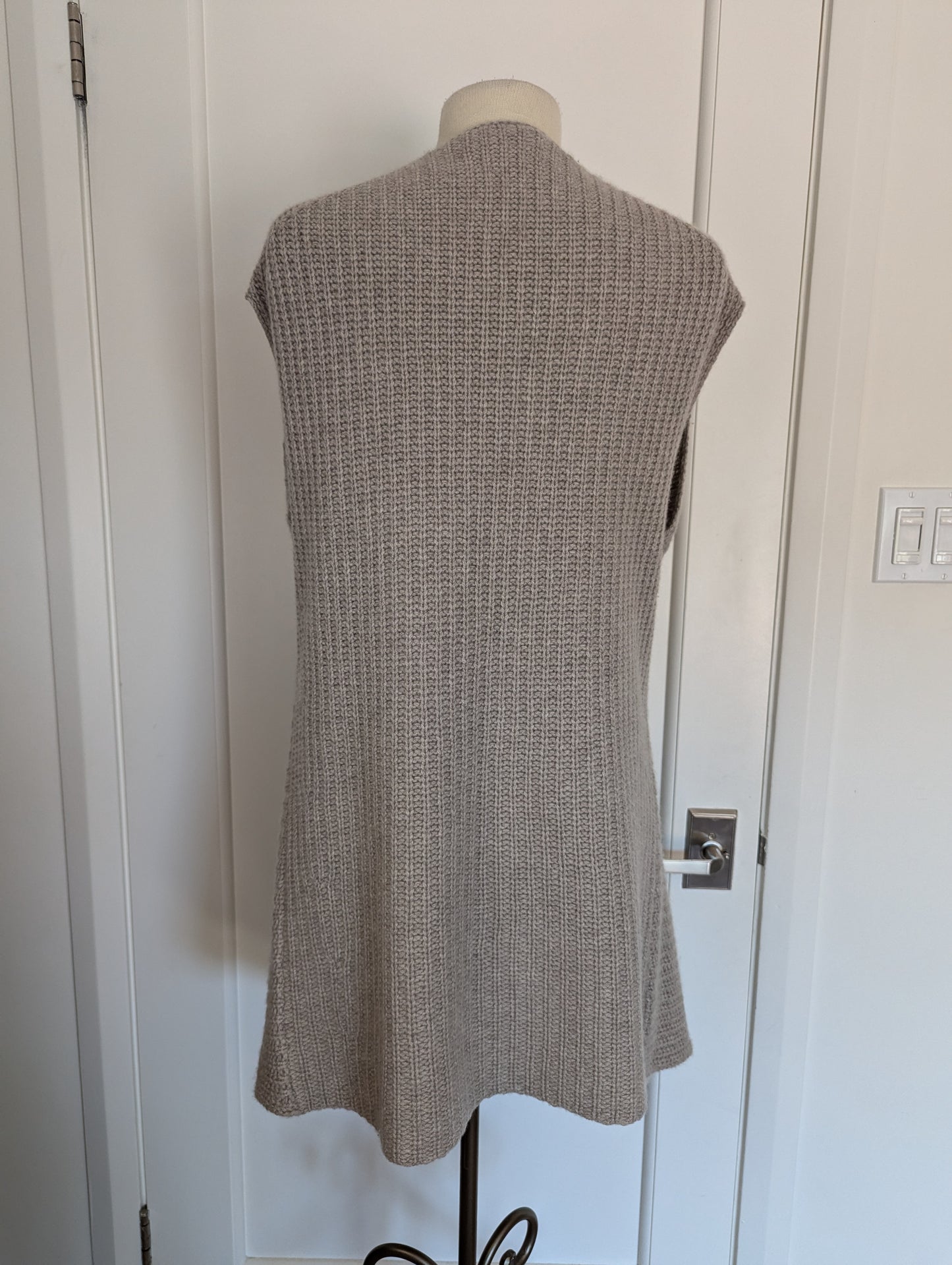 Ply Cashmere Gilet Size: M