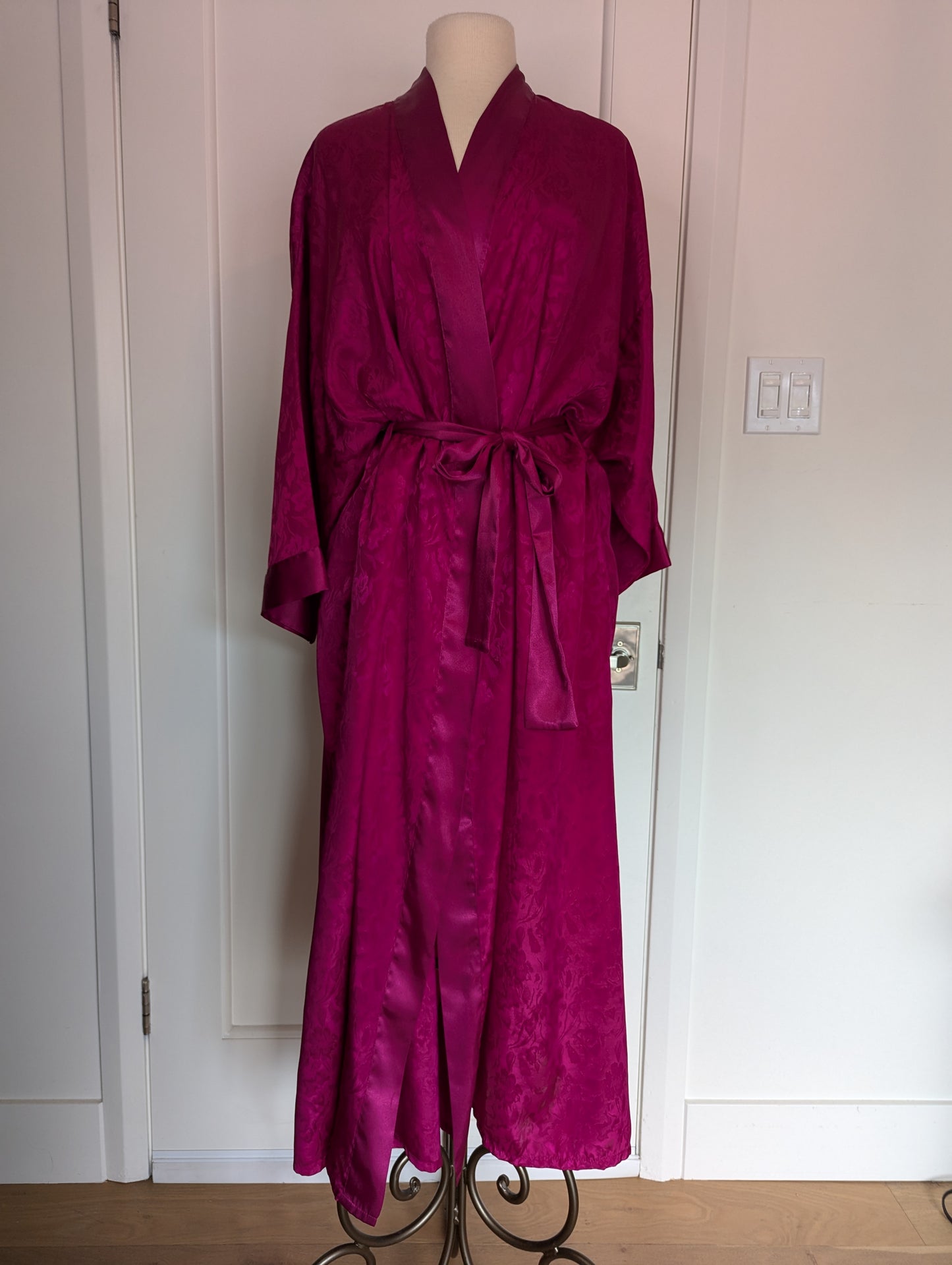 Avance Creation Robe  Size:  XL