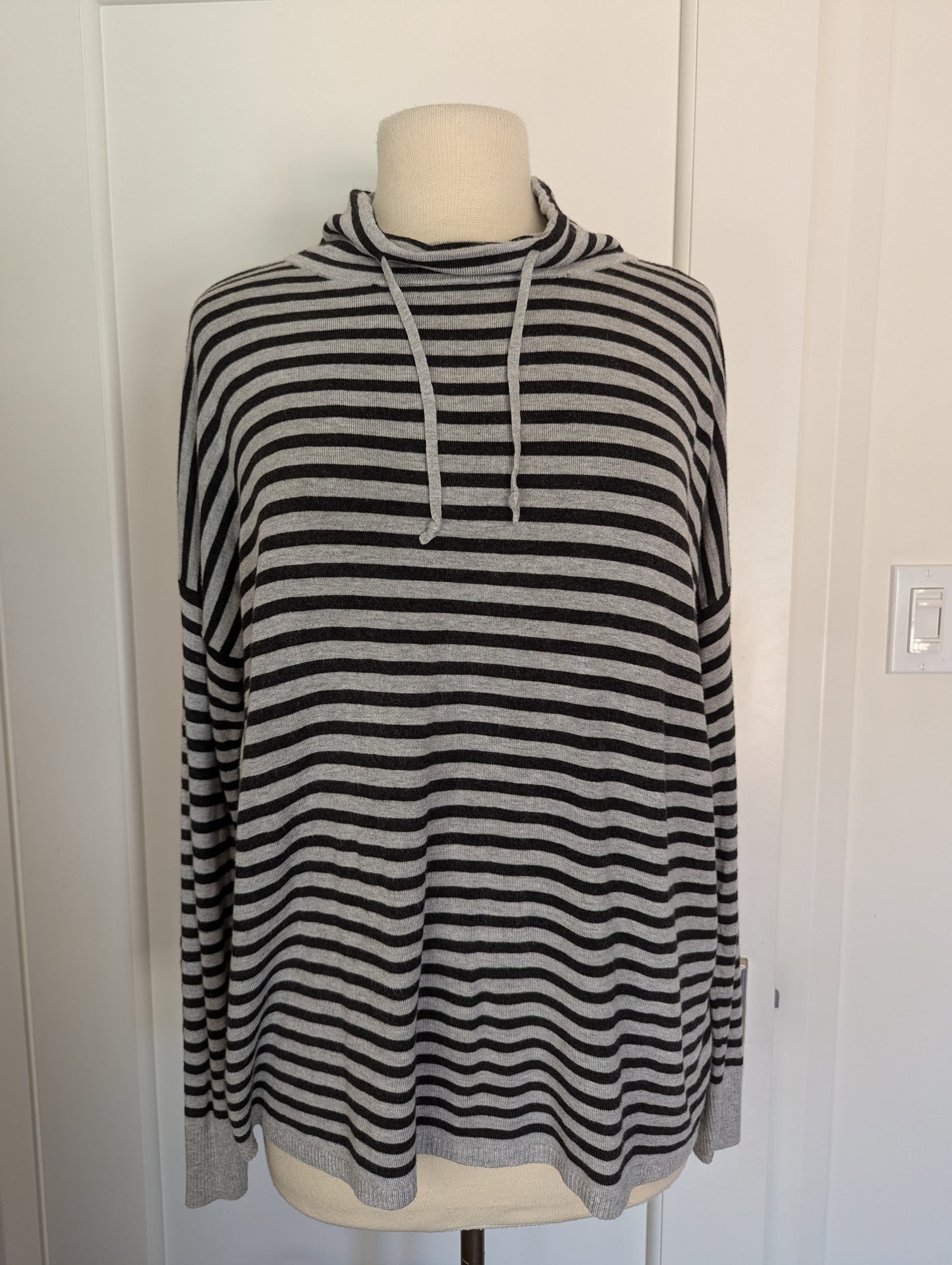 Eileen Fisher Size: M Sweater