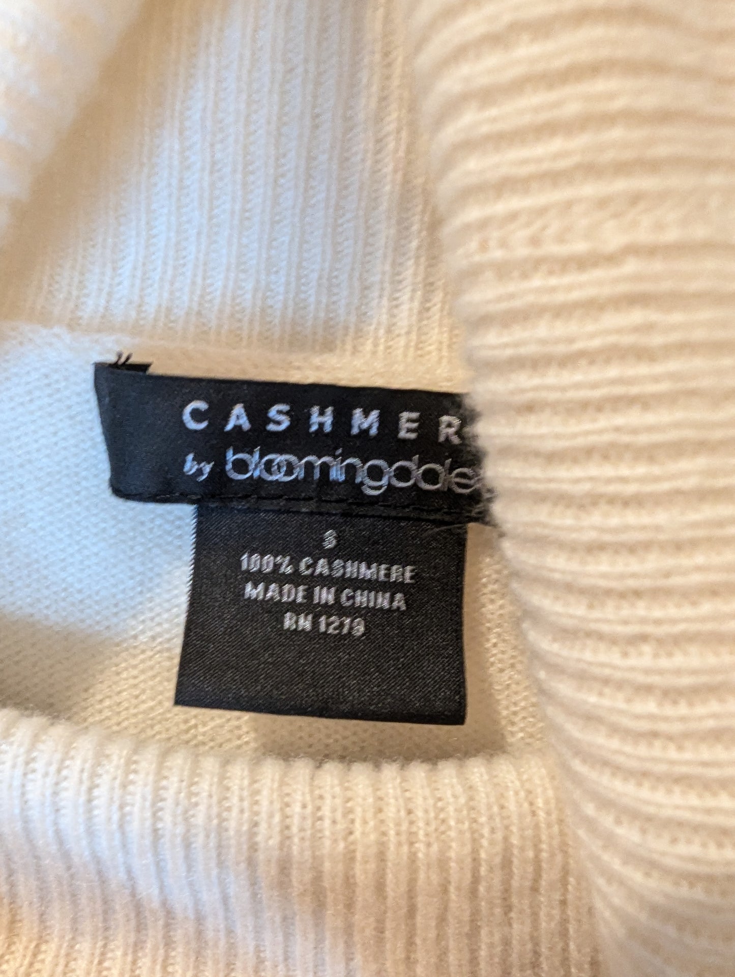 Bloomingdale's Sweater Size: S