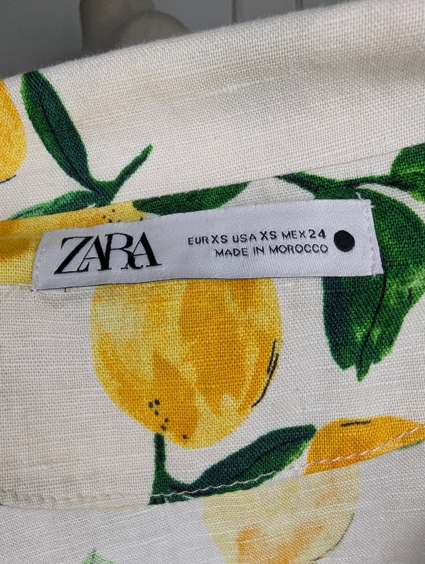 Zara Lemons Size: XS