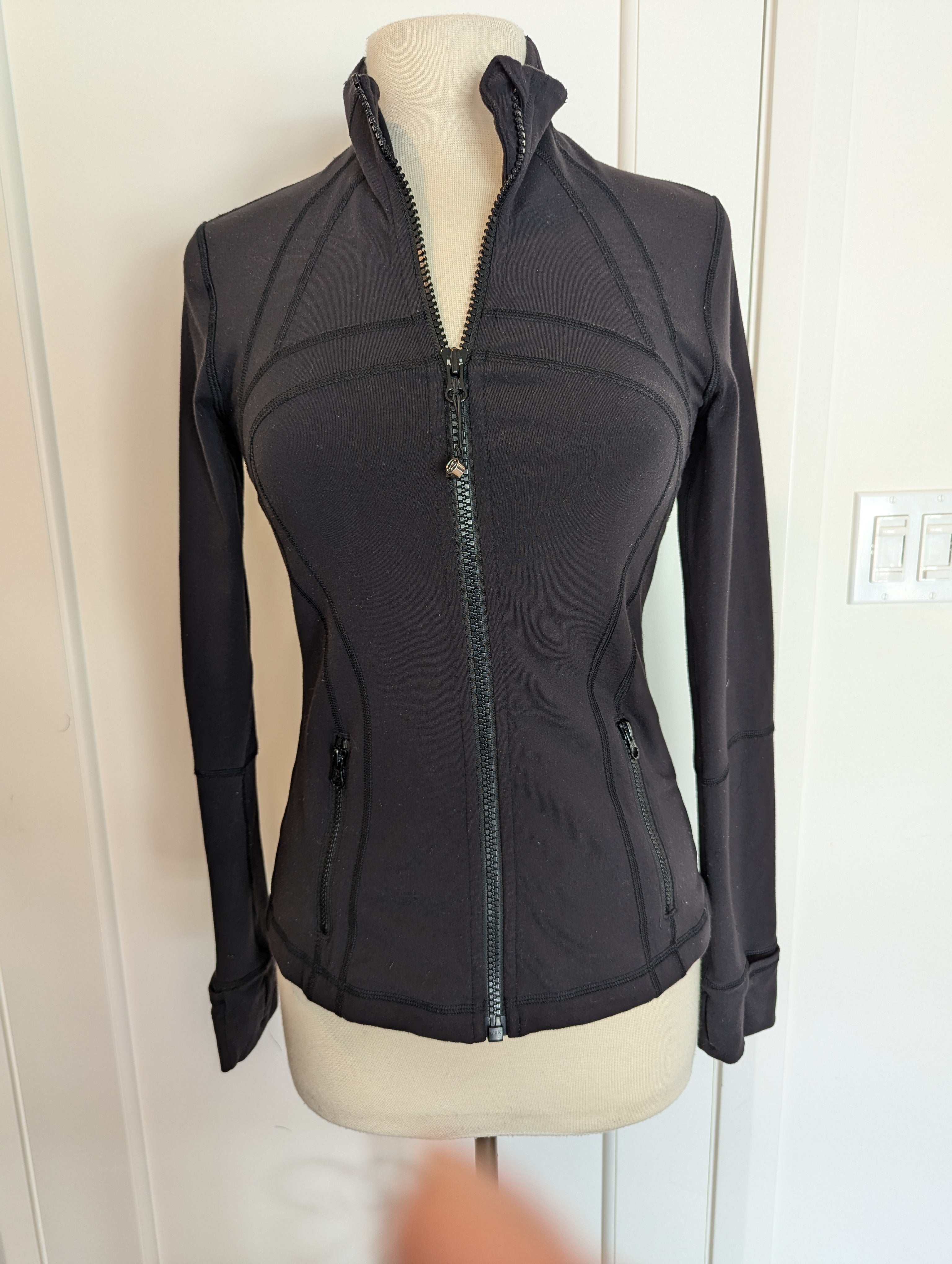 Lululemon define retailer jacket size 6