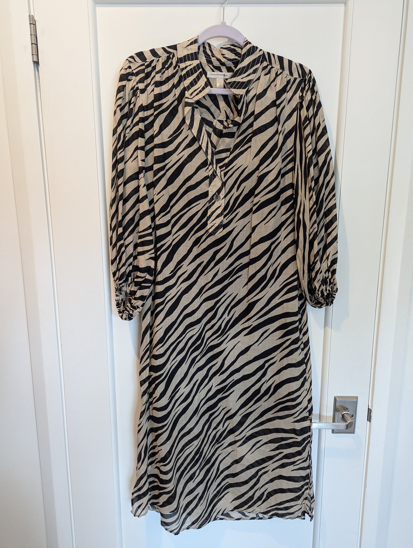 Banana Republic Zebra Size: M