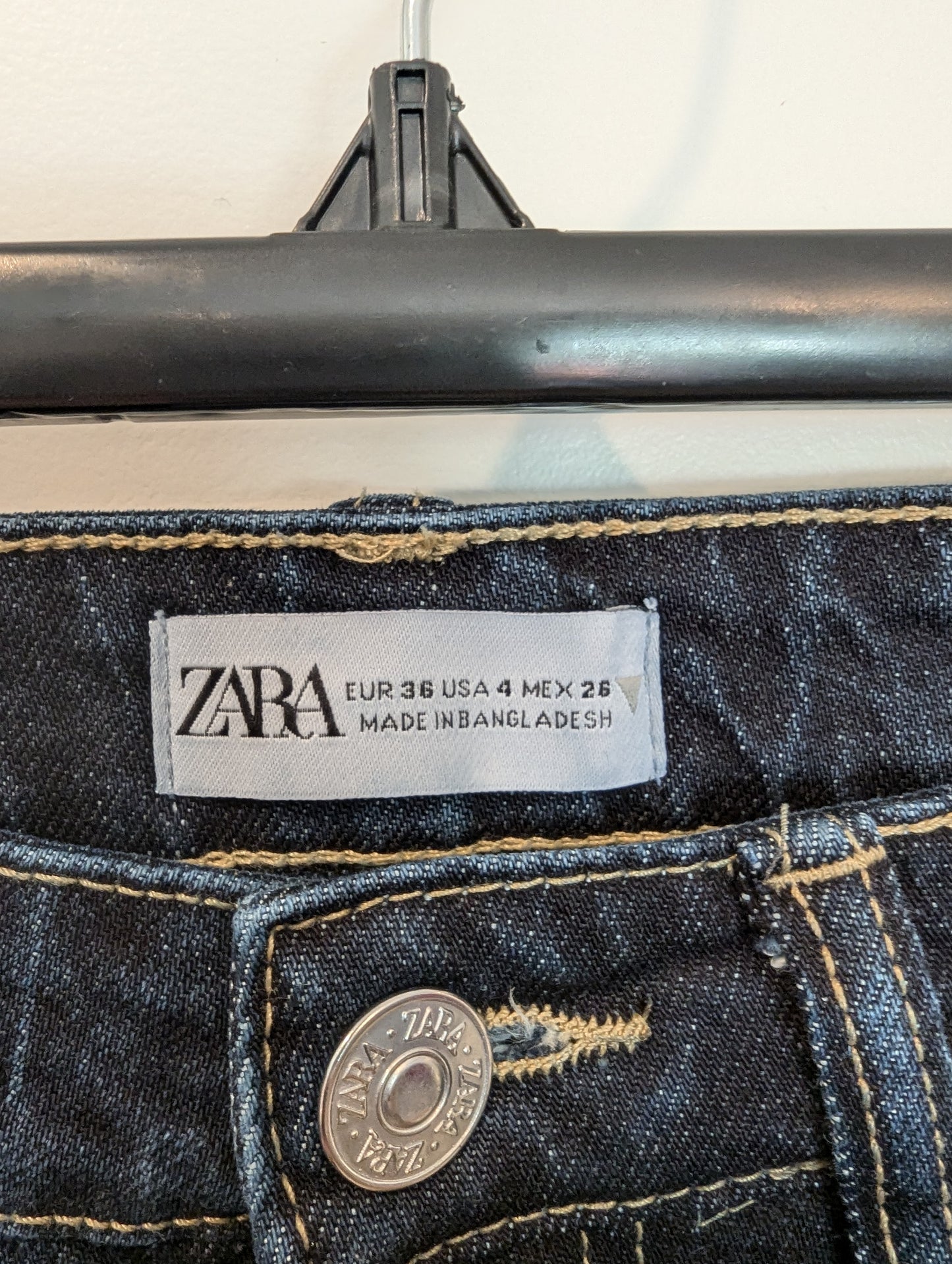 Zara Jeans Size: 4