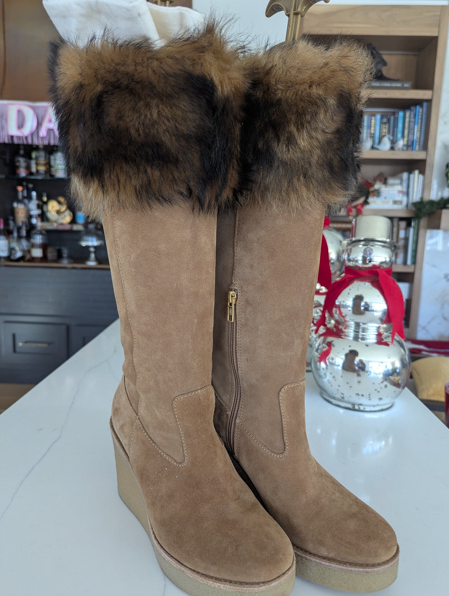 UGG Valberg Wedge Boots Size: 8.5