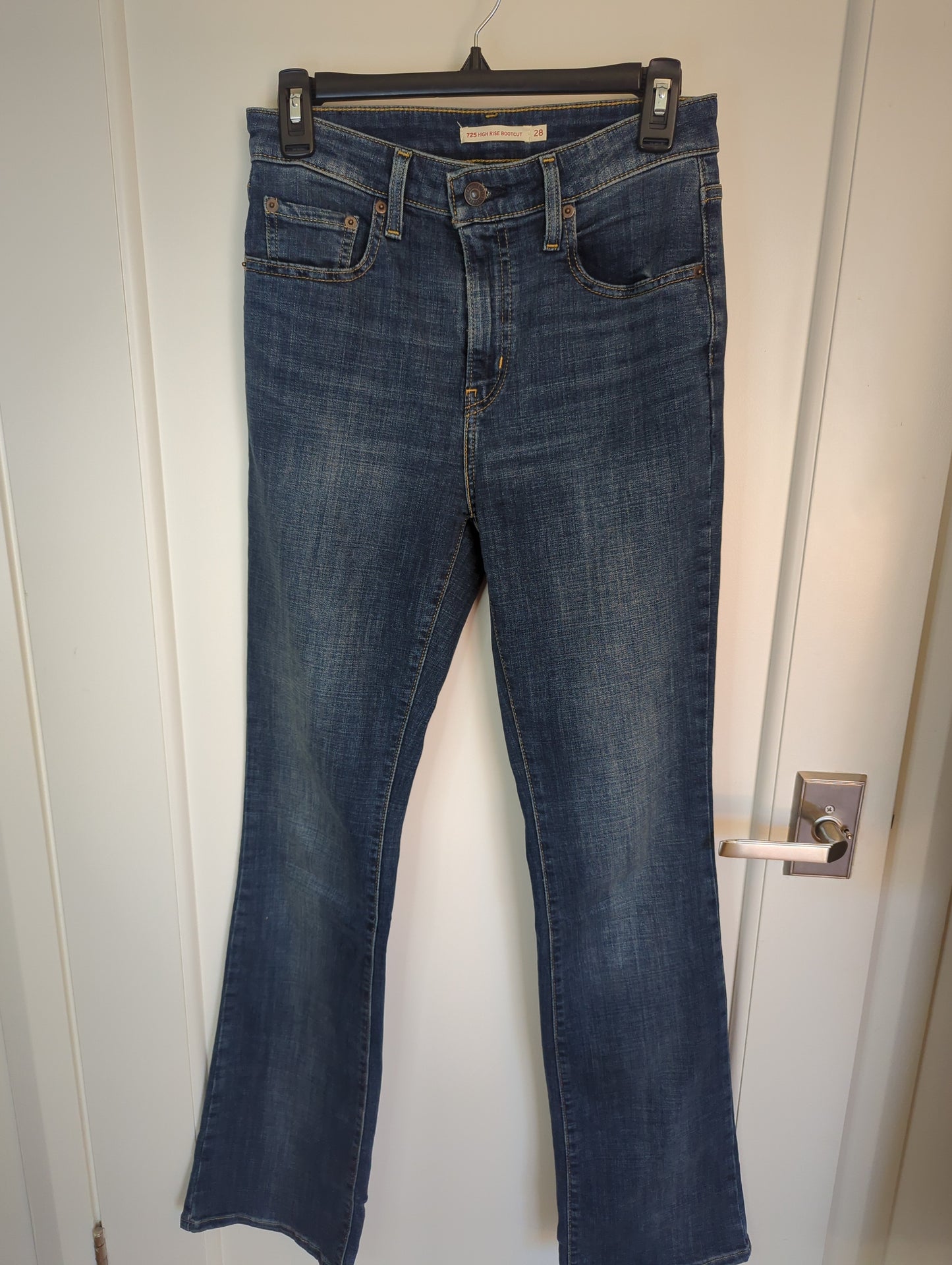 Levi's Hi-Rise Bootcut Medium Wash Size: 28