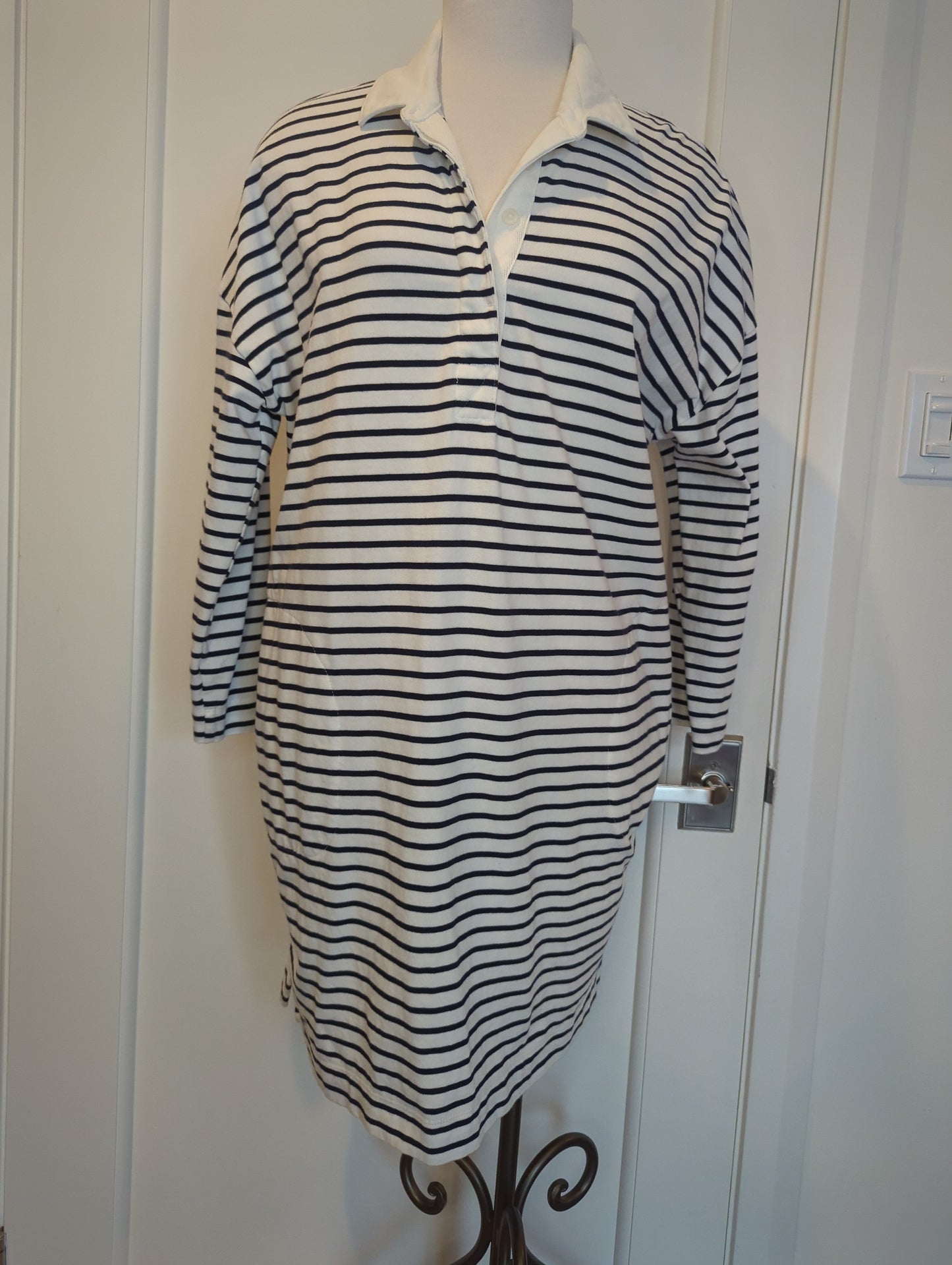 Free Assembly Dress Size: L