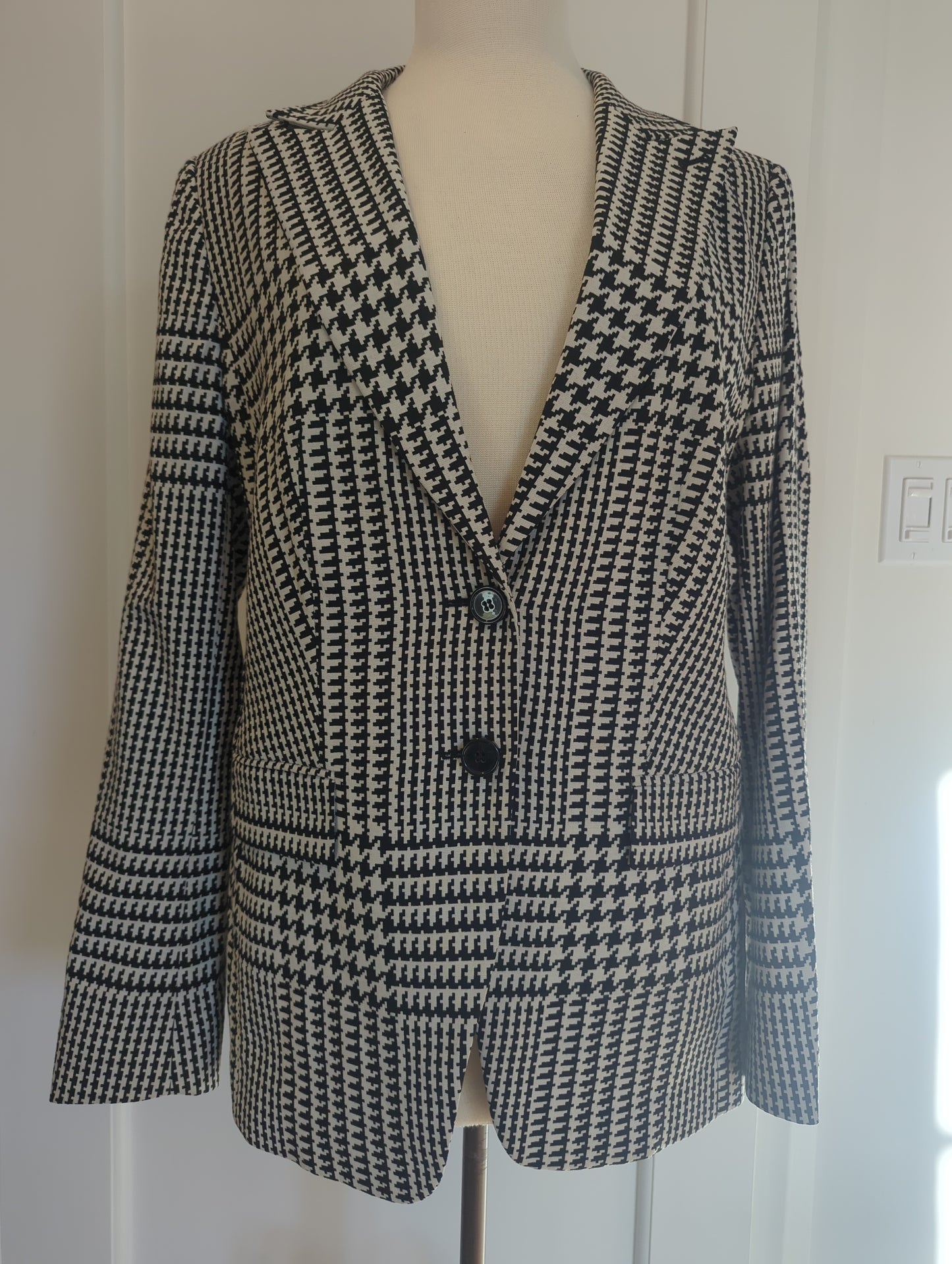 Escada Blazer Size: 44/12