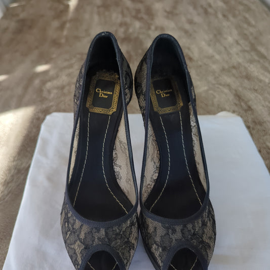 Christian Dior Lace PLatform Peep Toe Pumps   Size: 37.5/7