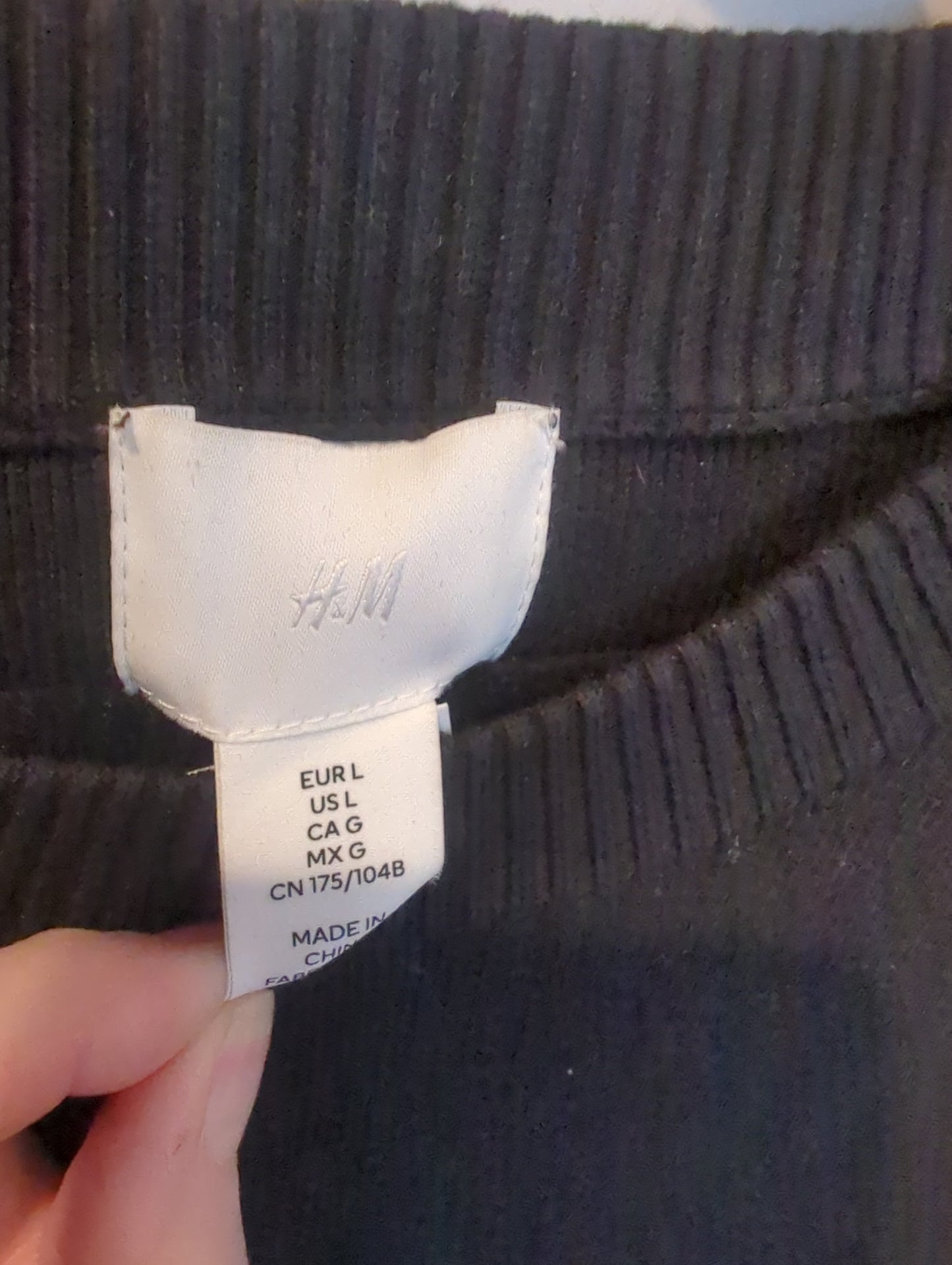 H&M Sweater  Size: L