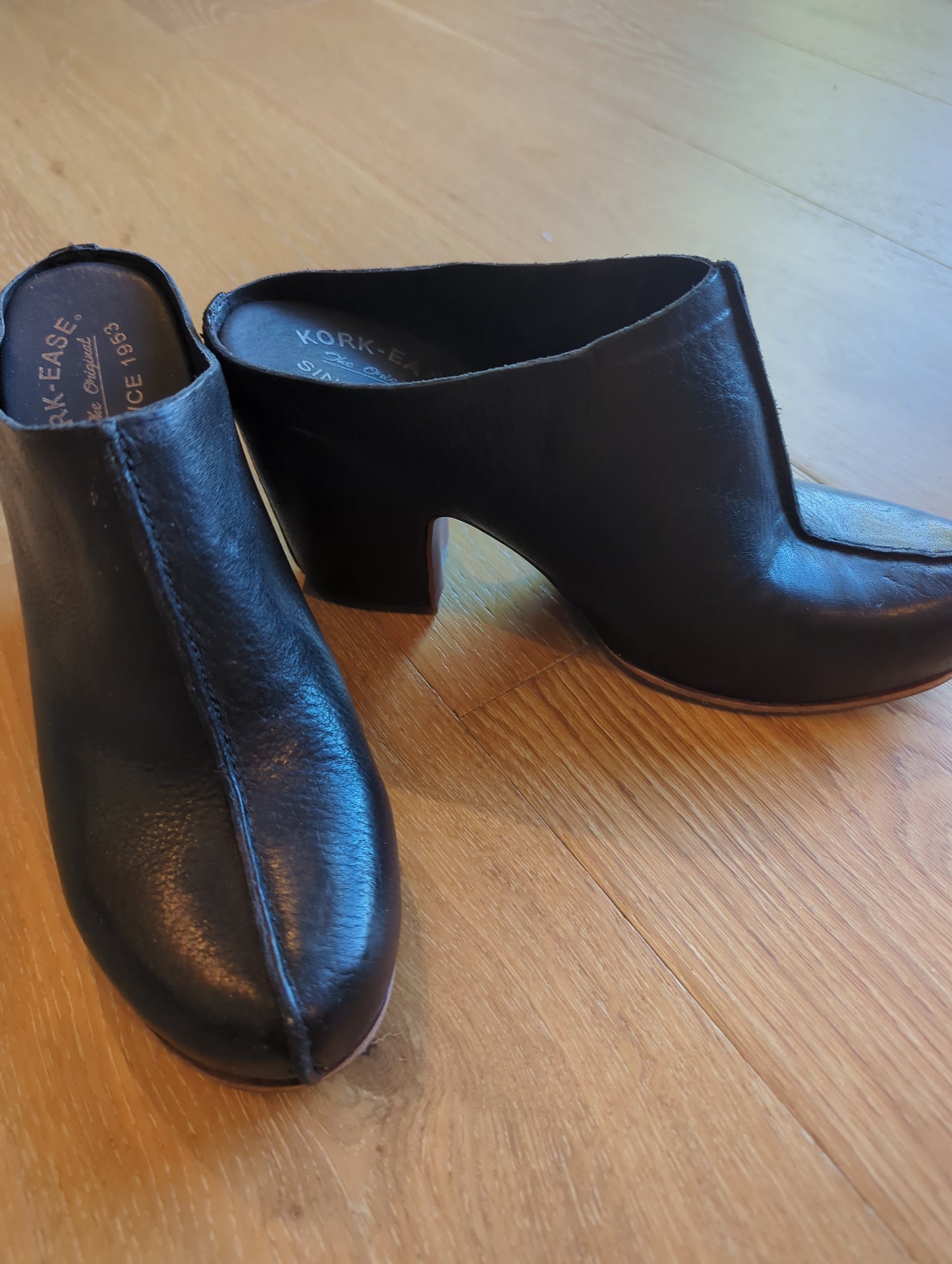 Kork- Ease Clogs. Size 9