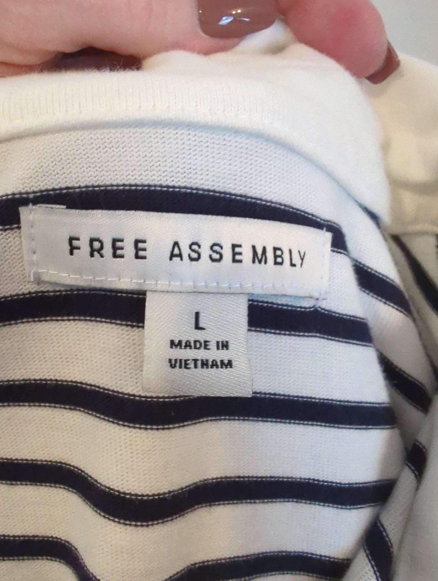 Free Assembly Dress Size: L