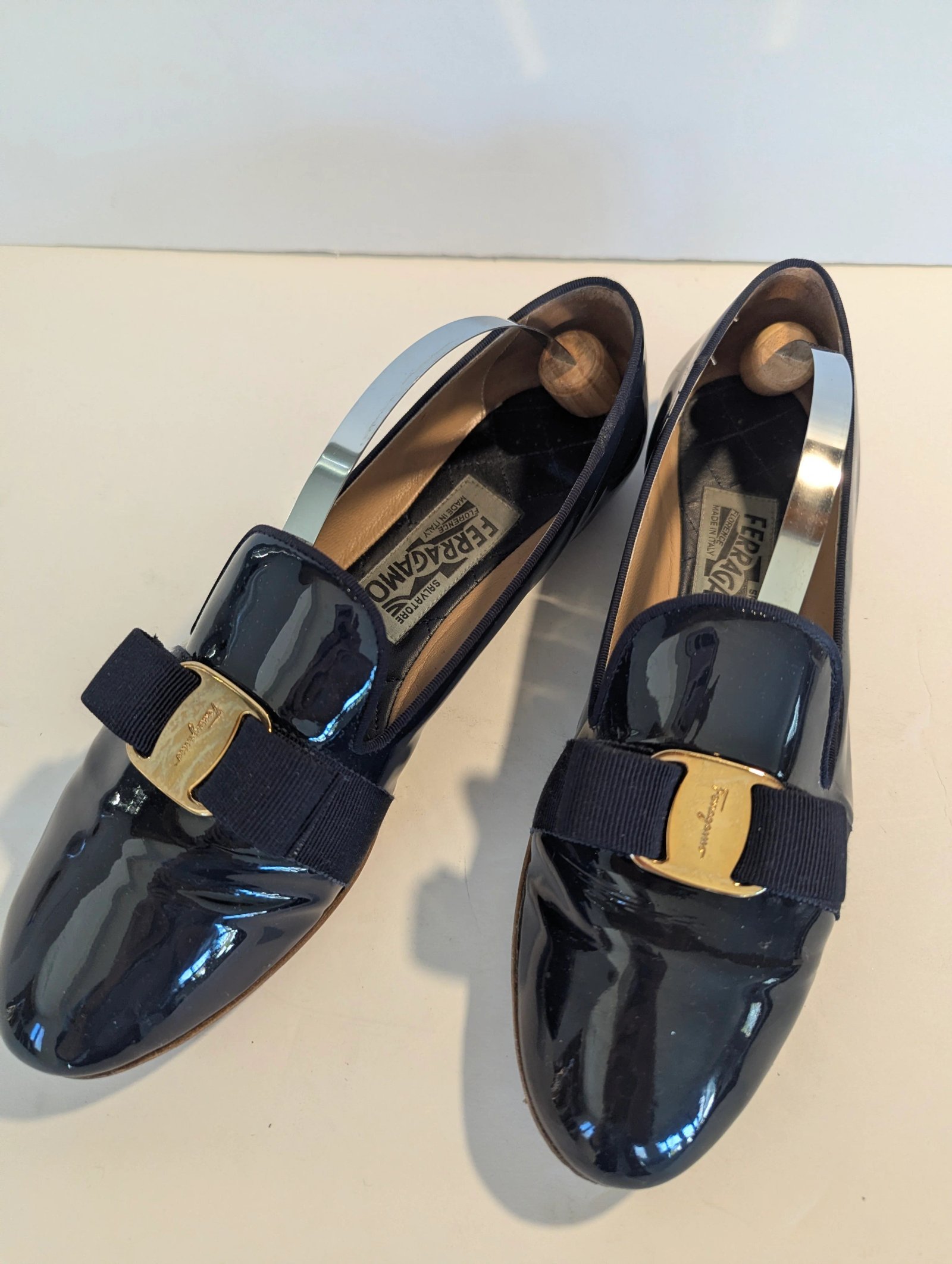 Salvatore Ferragamo Scotty Oxford Blu Patent Flats — Size 8.5