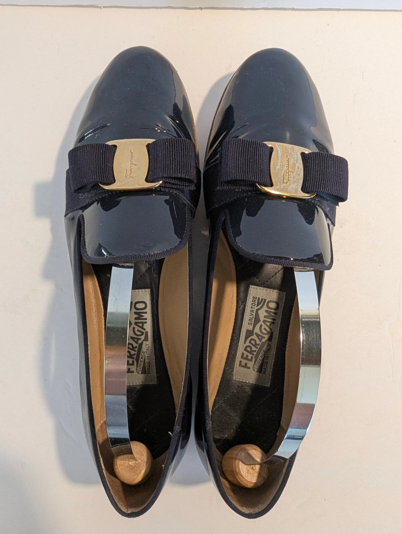 Salvatore Ferragamo Scotty Oxford Blu Patent Flats — Size 8.5 - Image 2