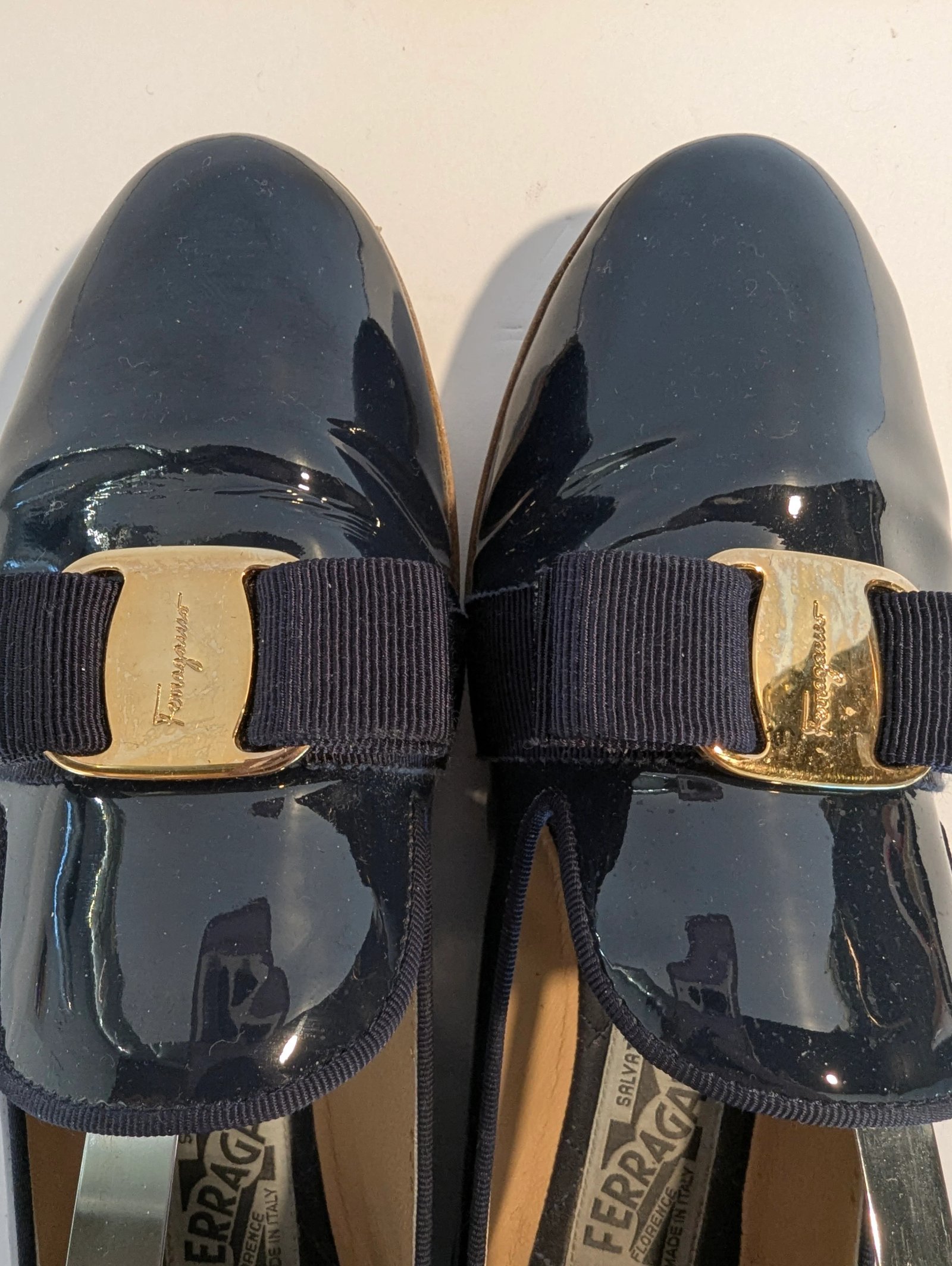 Salvatore Ferragamo Scotty Oxford Blu Patent Flats — Size 8.5 - Image 3