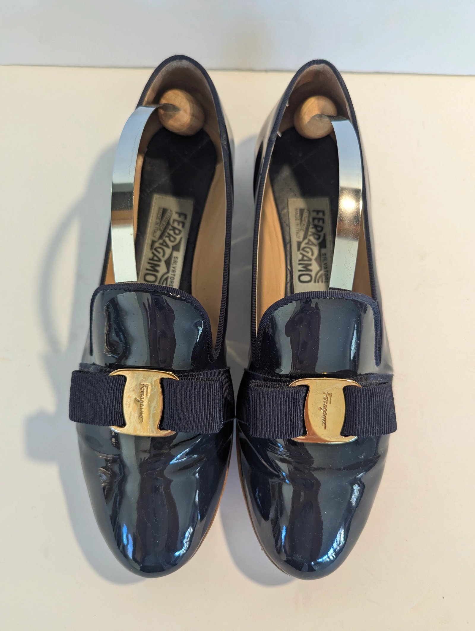 Salvatore Ferragamo Scotty Oxford Blu Patent Flats — Size 8.5 - Image 4
