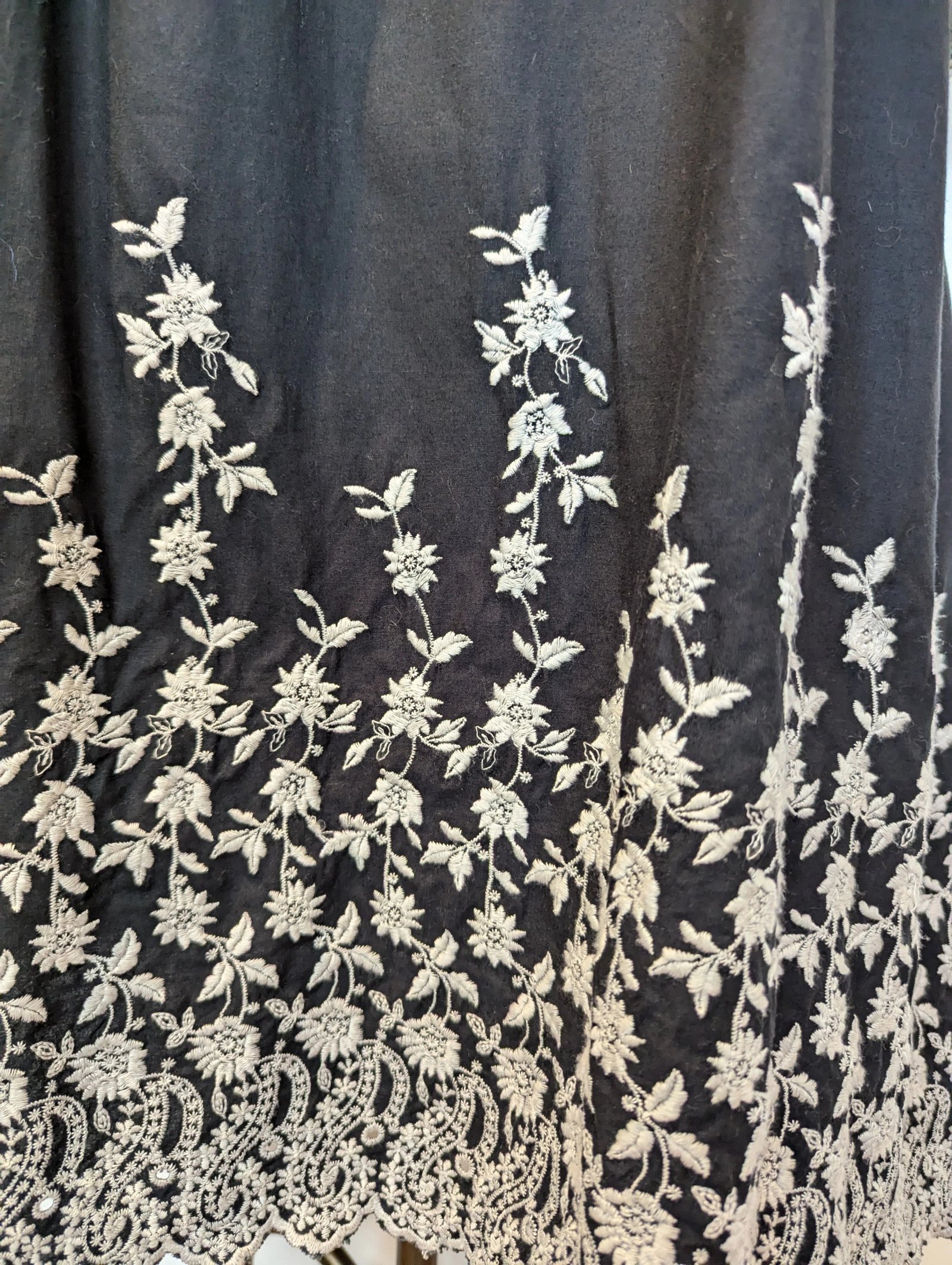 Ulla Johnson Roza Floral Embroidered Dress — Size 6 - Image 4