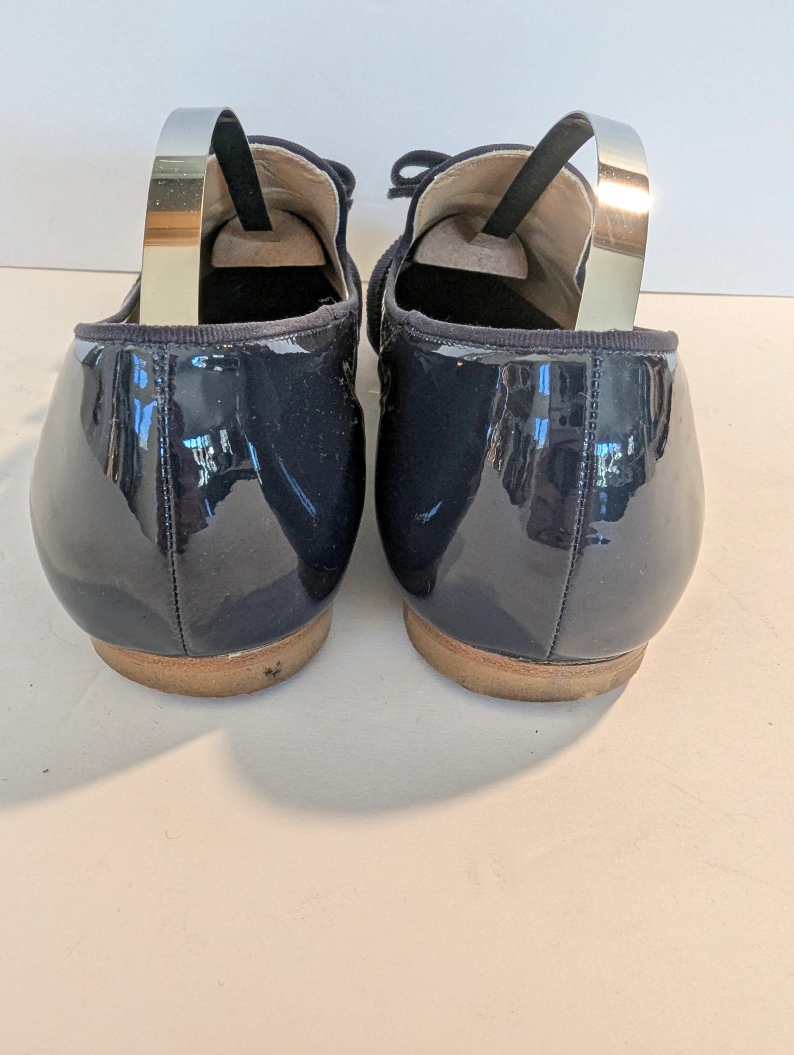 Salvatore Ferragamo Scotty Oxford Blu Patent Flats — Size 8.5 - Image 6