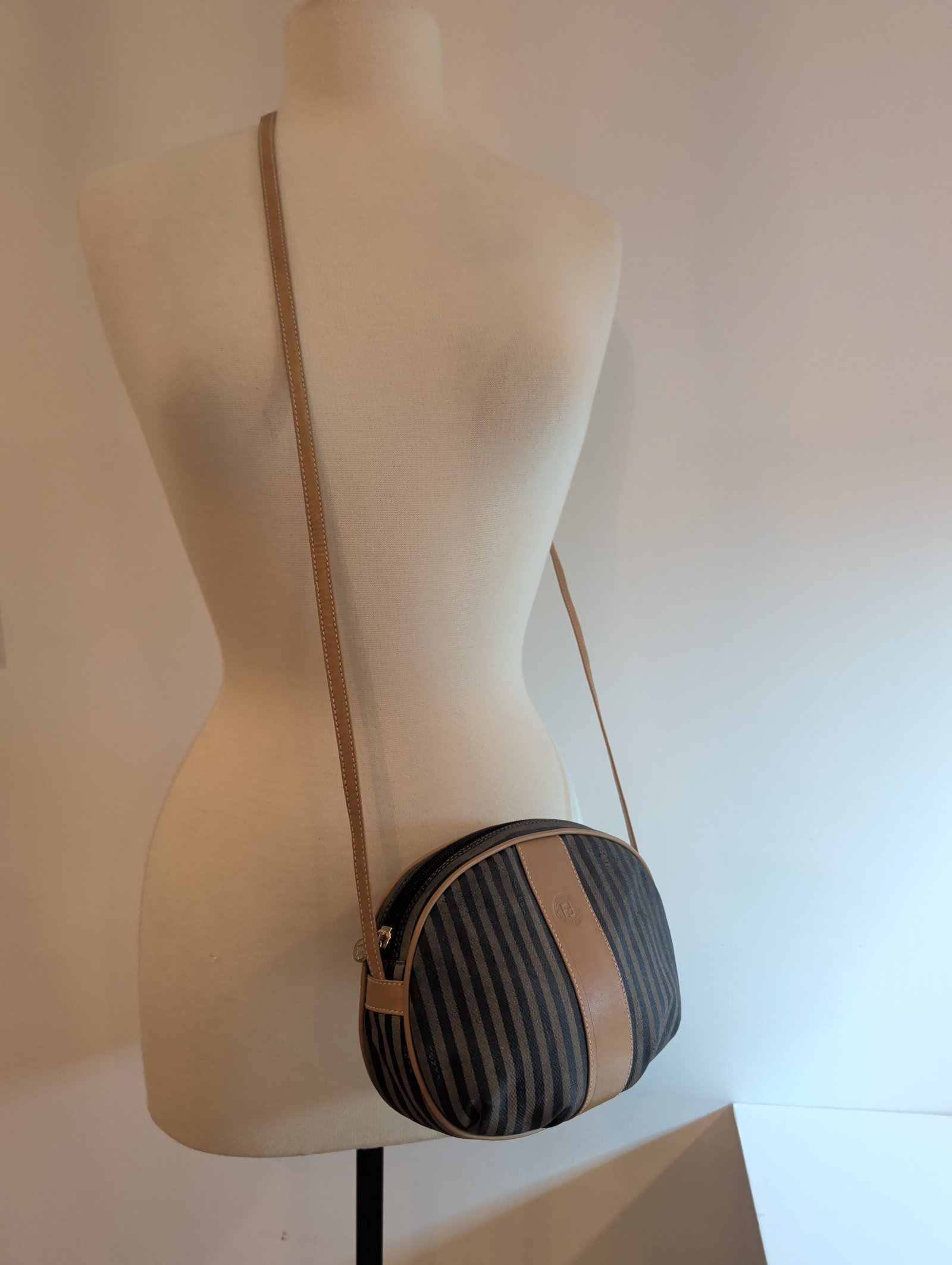 Purse Fendi Pequin Vintage Crossbody Bag - Image 2