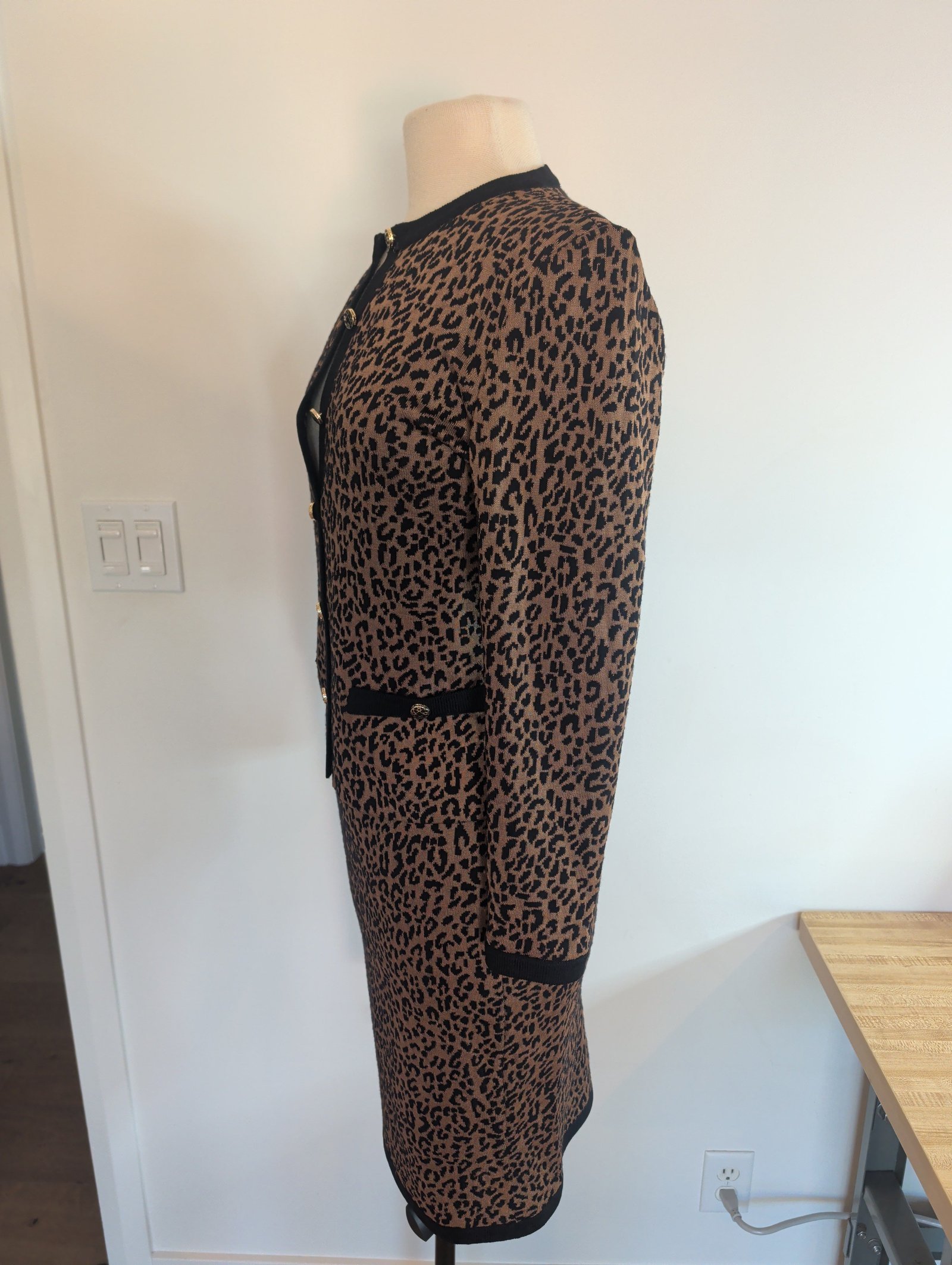 St. John Collection by Marie Gray Leopard Print Knit Skirt Suit — Size 2 - Image 3