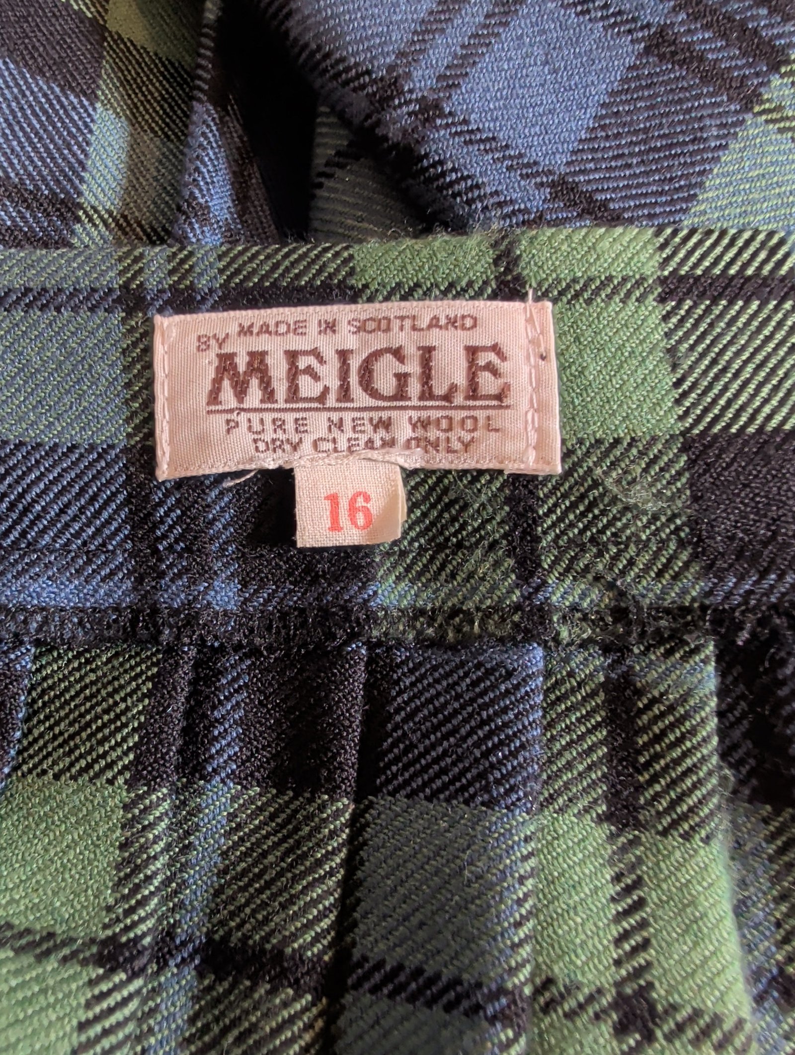Vintage Meigle Scottish Tartan Wool Kilt Skirt — Size 16 - Image 4