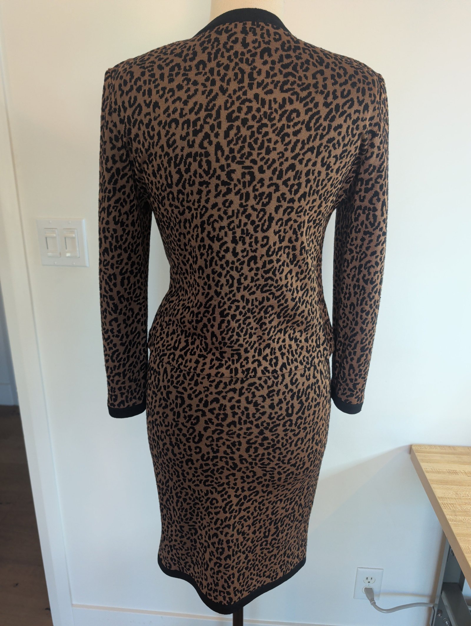 St. John Collection by Marie Gray Leopard Print Knit Skirt Suit — Size 2 - Image 4